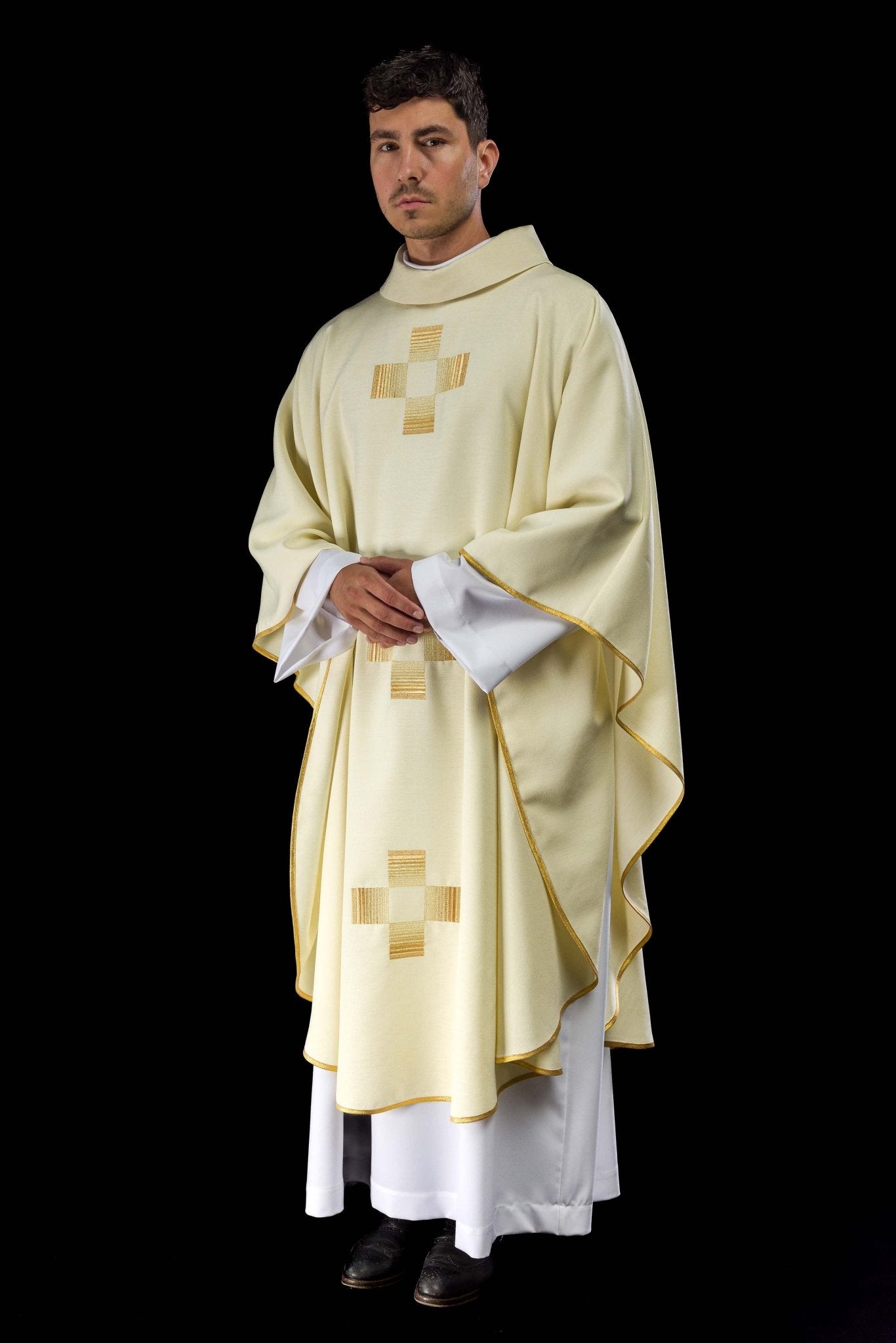 Chasuble avec croix brodées en or HA7011-05 ECRU - CHASUBLES.FR