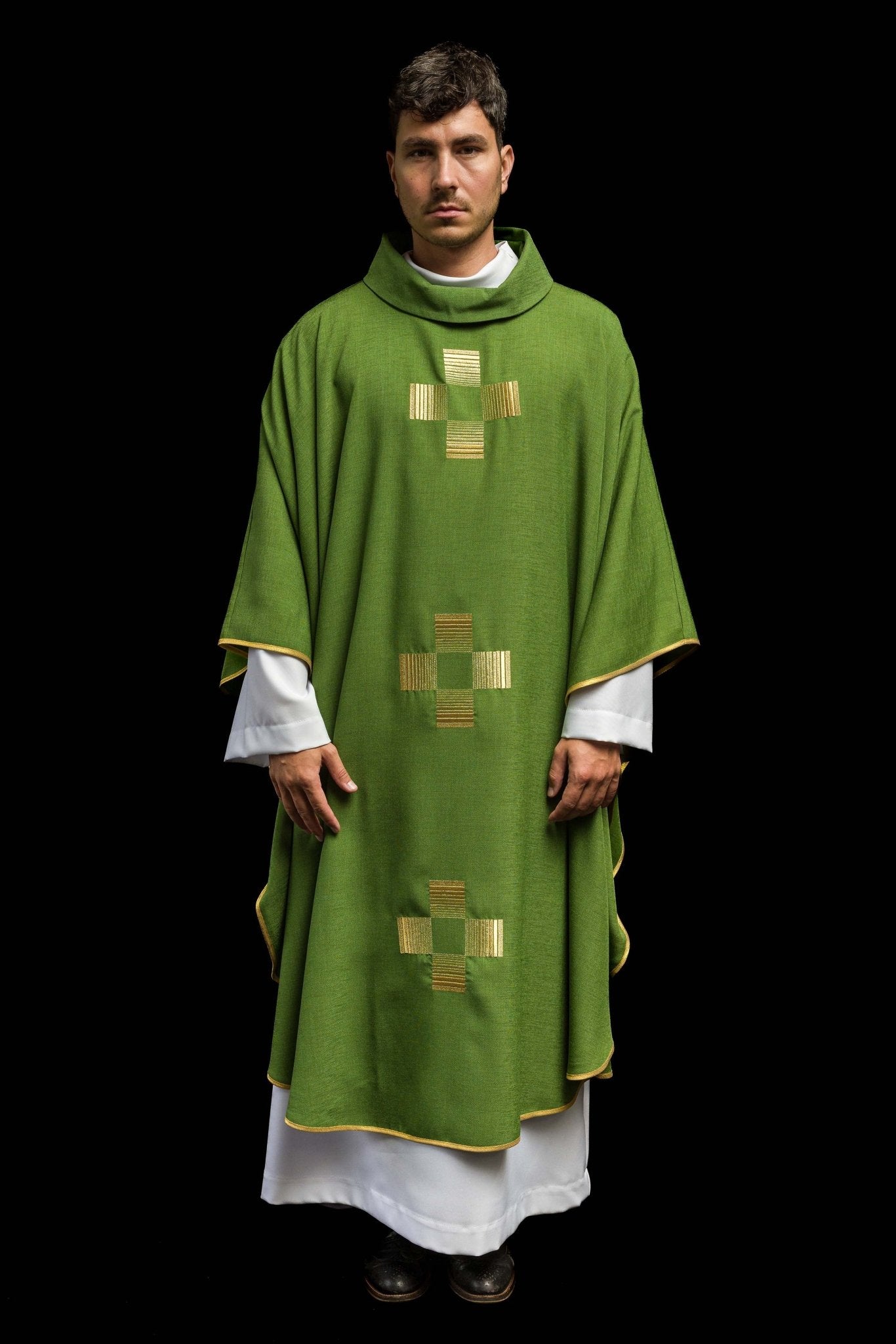 Chasuble avec des Croix brodées en vert HA7011-01 ZIELONY - CHASUBLES.FR