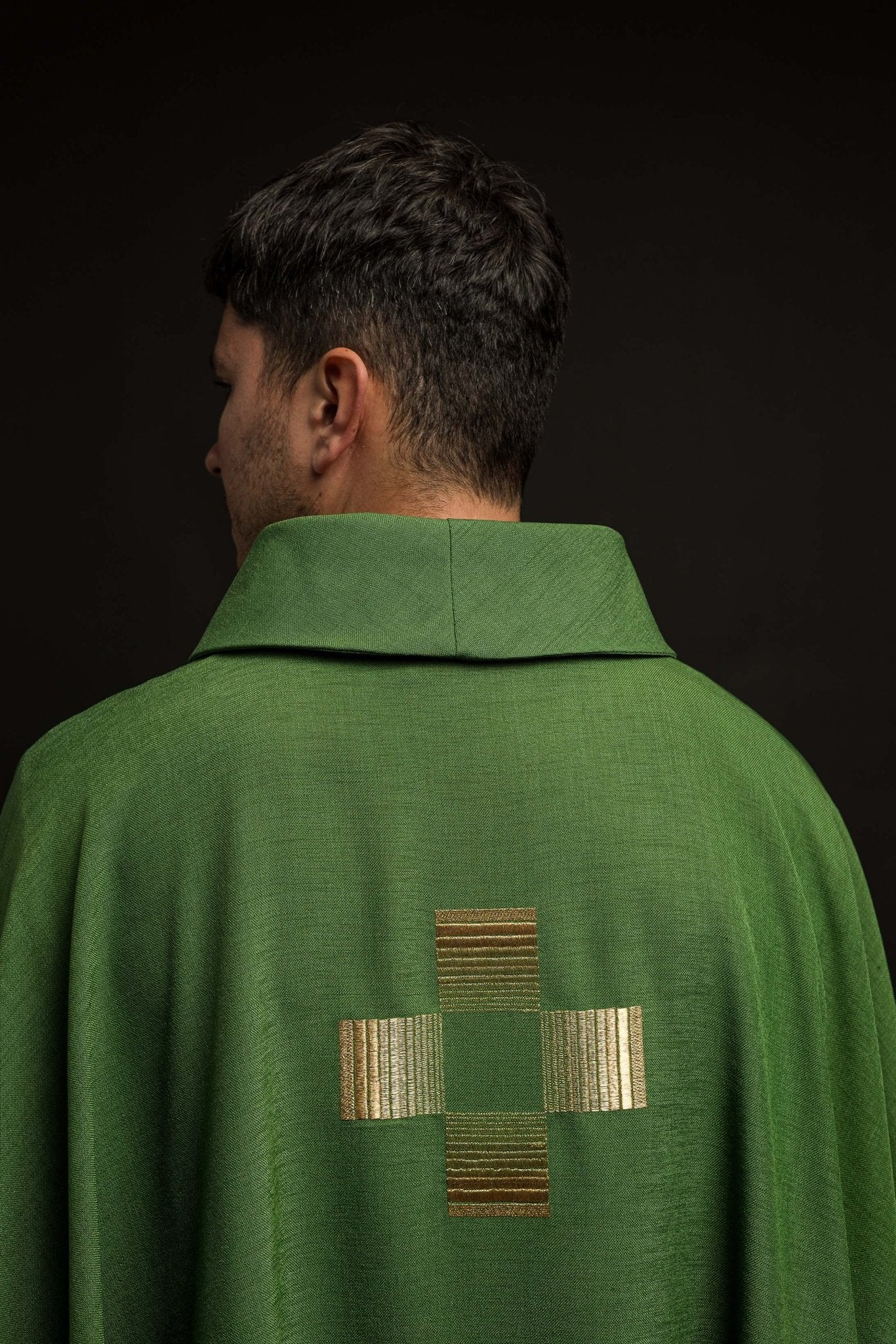 Chasuble avec des Croix brodées en vert HA7011-01 ZIELONY - CHASUBLES.FR