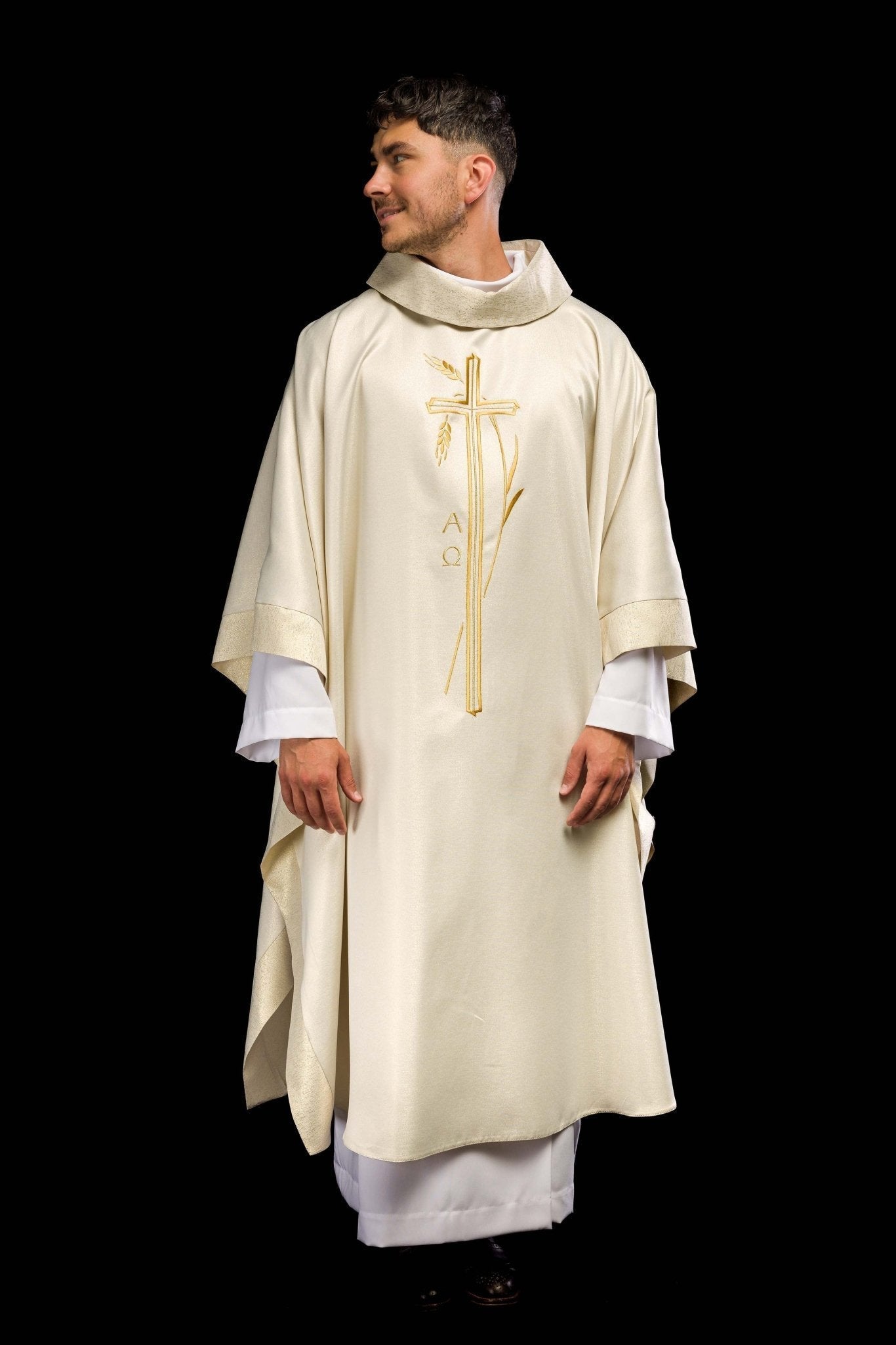 Chasuble avec motif de croix et d'oreilles en écru S - 7052 - 05 - 54 - CHASUBLES.FR