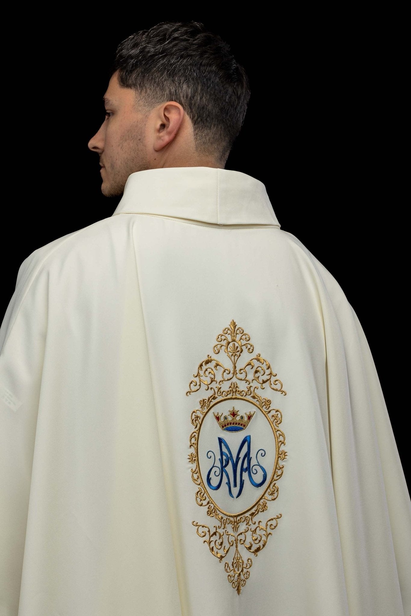 Chasuble avec motif marial entouré de broderies dorée KOR/232/05/12 ECRU - CHASUBLES.FR