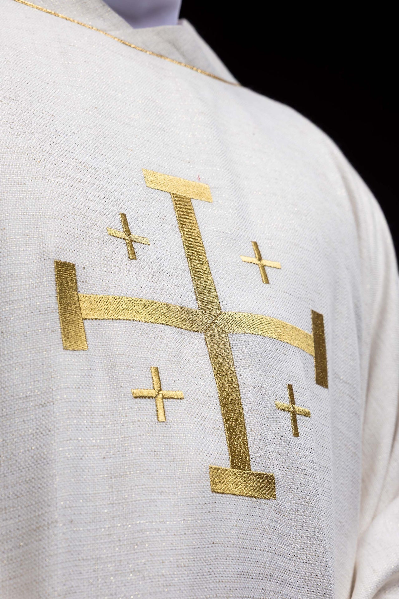Chasuble brodée avec Croix de Jérusalem écru KOR/973/05/100 - CHASUBLES.FR