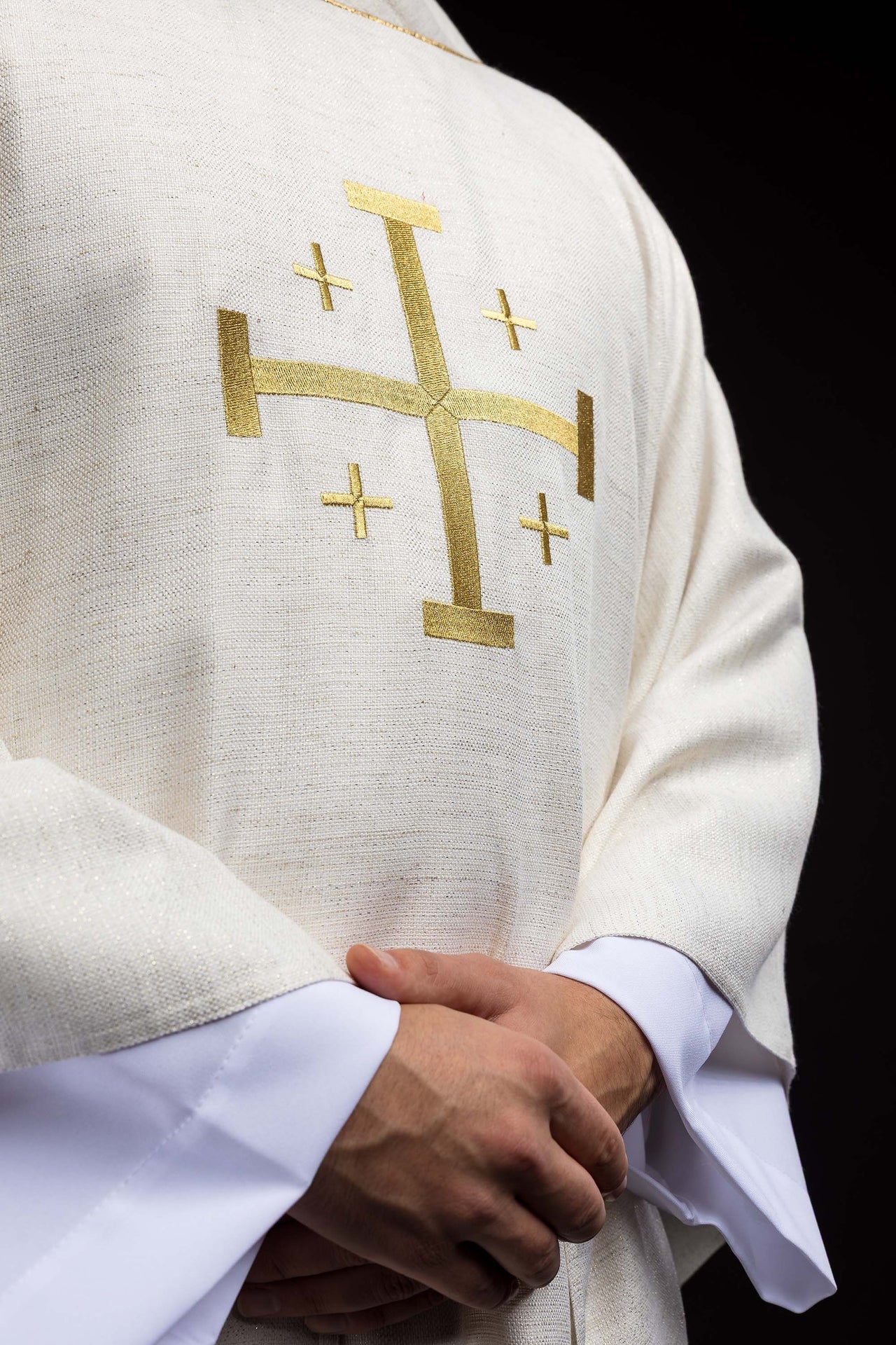 Chasuble brodée avec Croix de Jérusalem écru KOR/973/05/100 - CHASUBLES.FR