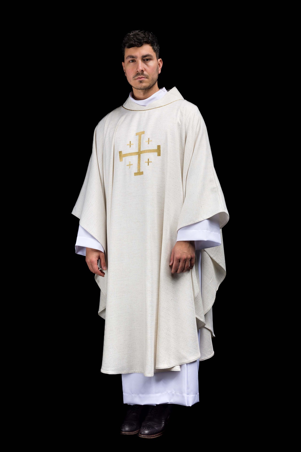 Chasuble brodée avec Croix de Jérusalem écru KOR/973/05/100 - CHASUBLES.FR
