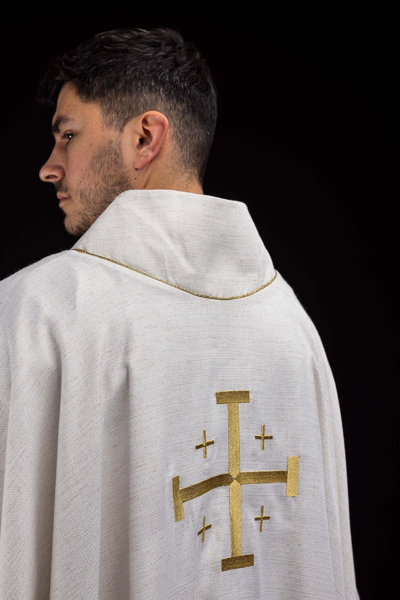 Chasuble brodée avec Croix de Jérusalem écru KOR/973/05/100 - CHASUBLES.FR