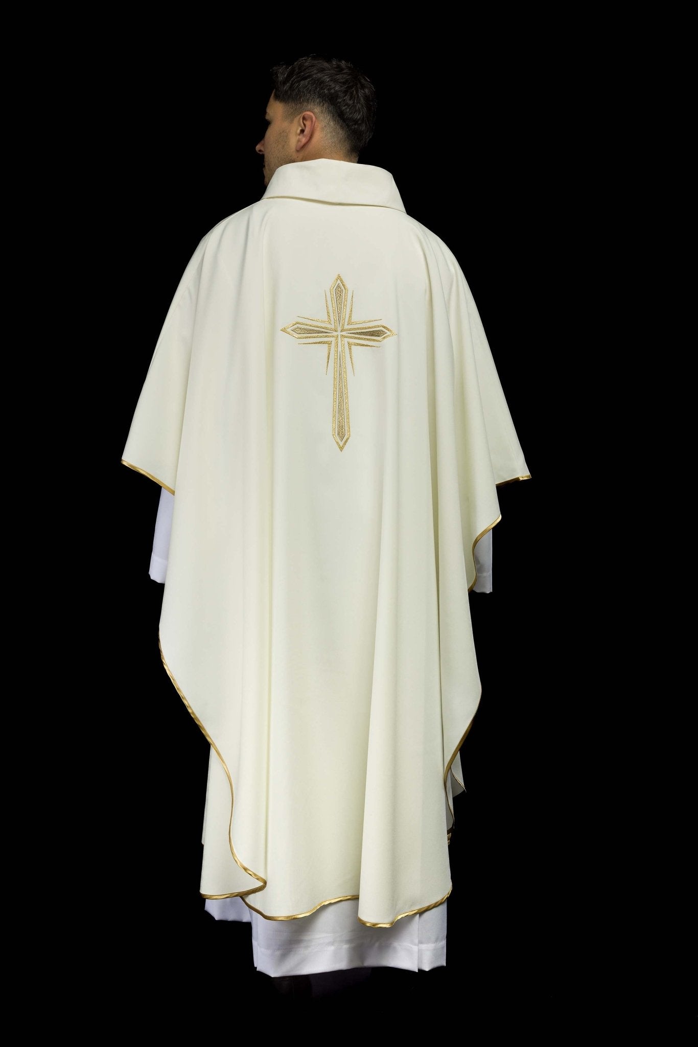 Chasuble brodée avec le motif de la Sainte-Croix KOR/037/05/12 ECRU - CHASUBLES.FR