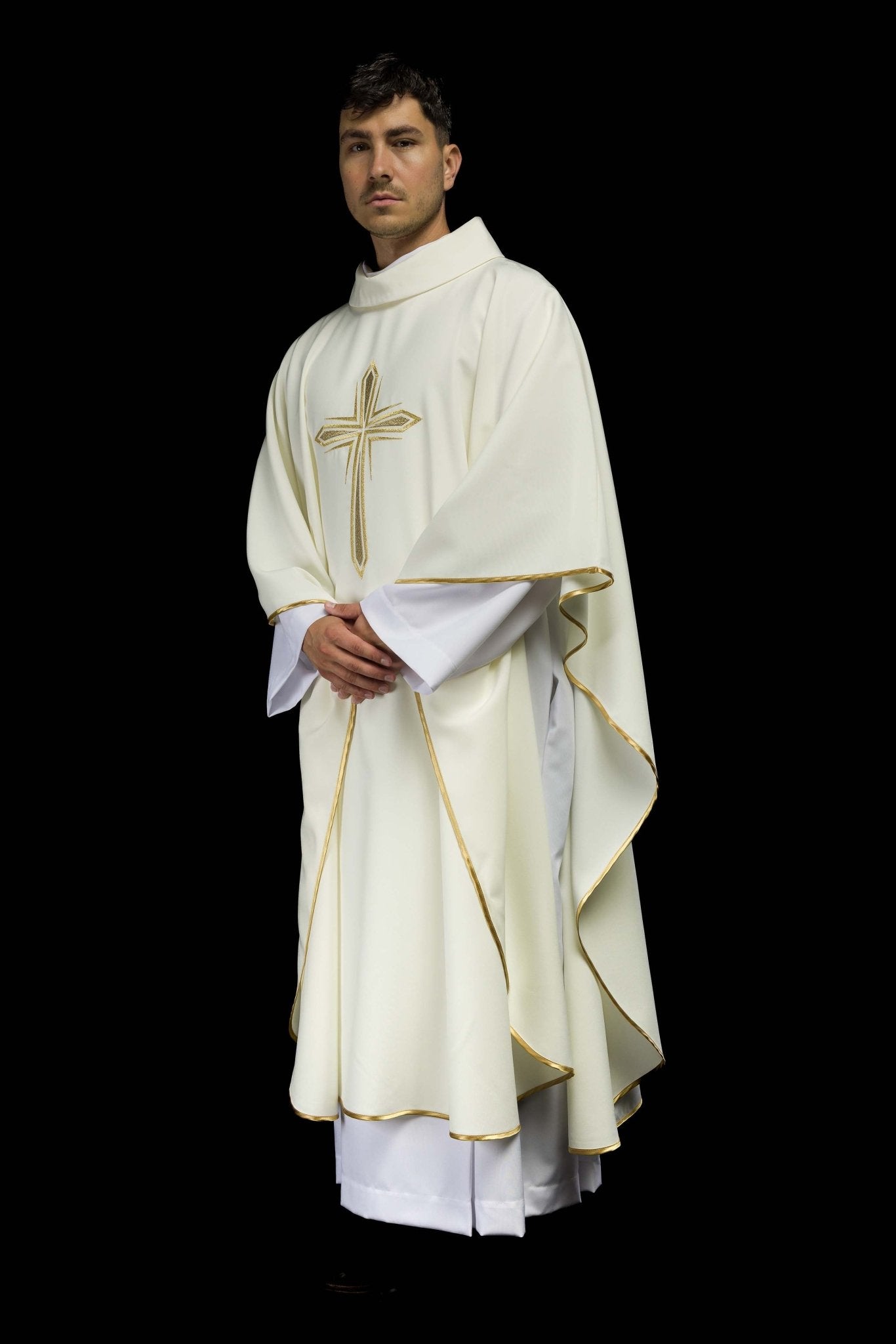 Chasuble brodée avec le motif de la Sainte-Croix KOR/037/05/12 ECRU - CHASUBLES.FR