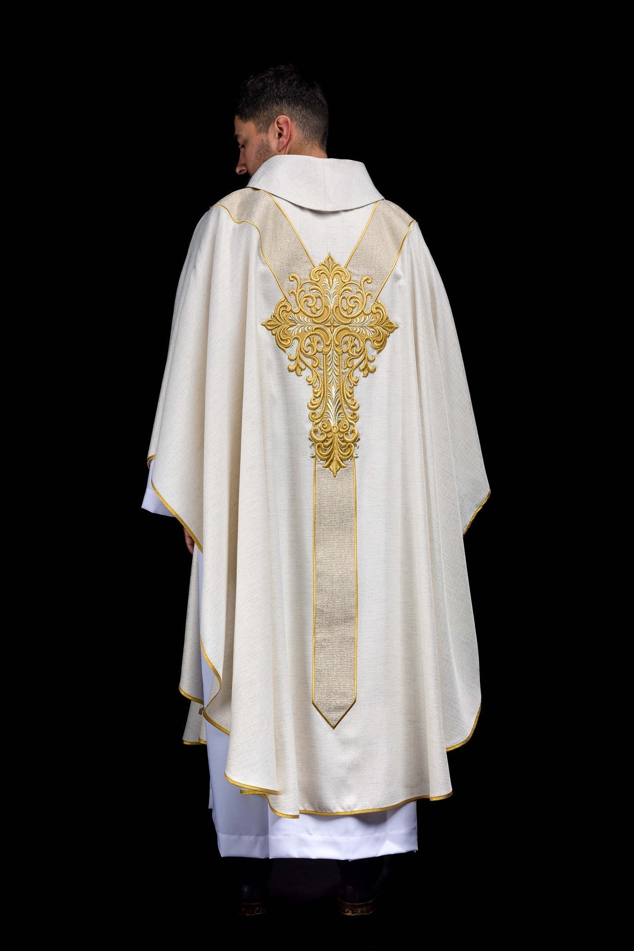 Chasuble brodée avec l’image de Jésus Miséricordieux ecru KOW2/042/05/100 - CHASUBLES.FR