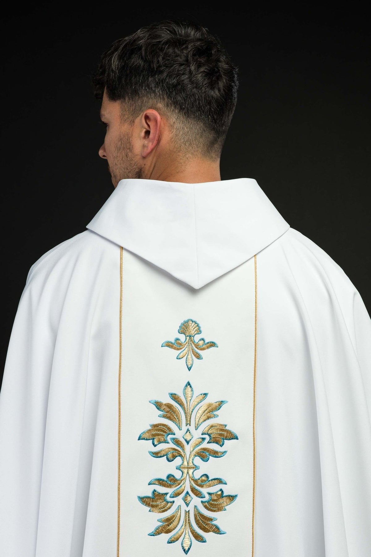 Chasuble brodée avec motif marial Blanc KOR/061/04/01 BIAŁY - CHASUBLES.FR