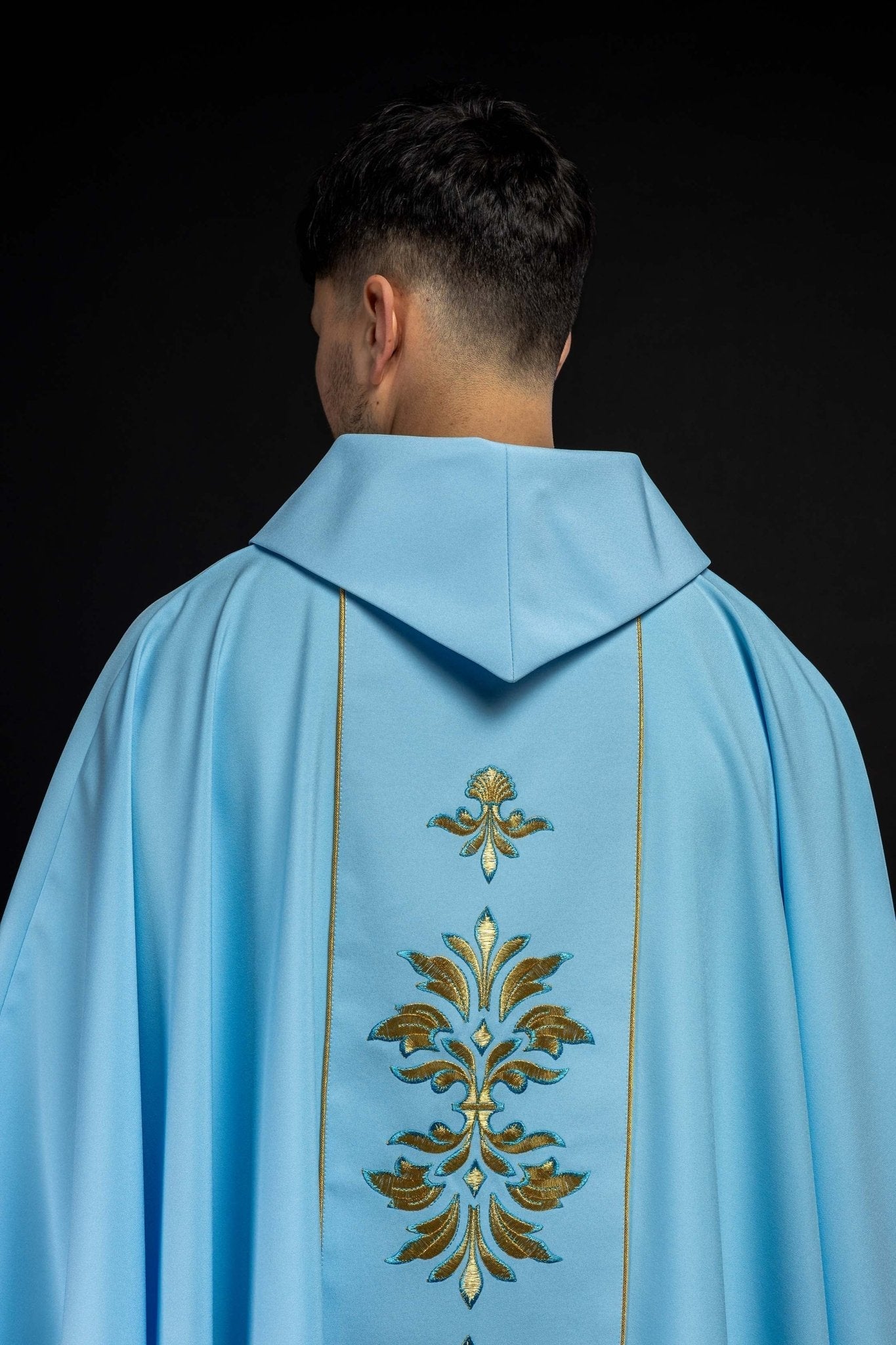 Chasuble brodée avec motif marial Bleu KOR/061/06/01 NIEBIESKI - CHASUBLES.FR