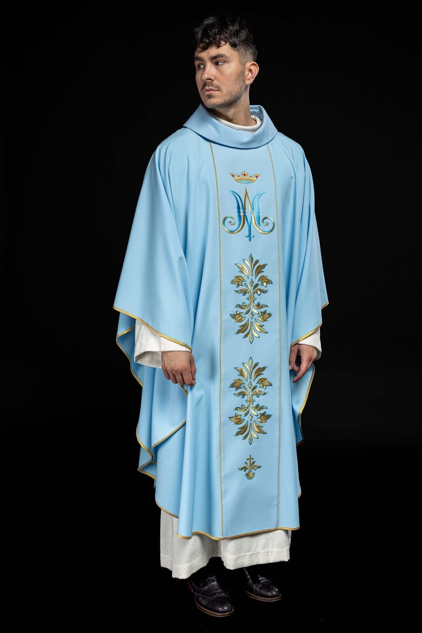 Chasuble brodée avec motif marial Bleu KOR/061/06/01 NIEBIESKI - CHASUBLES.FR