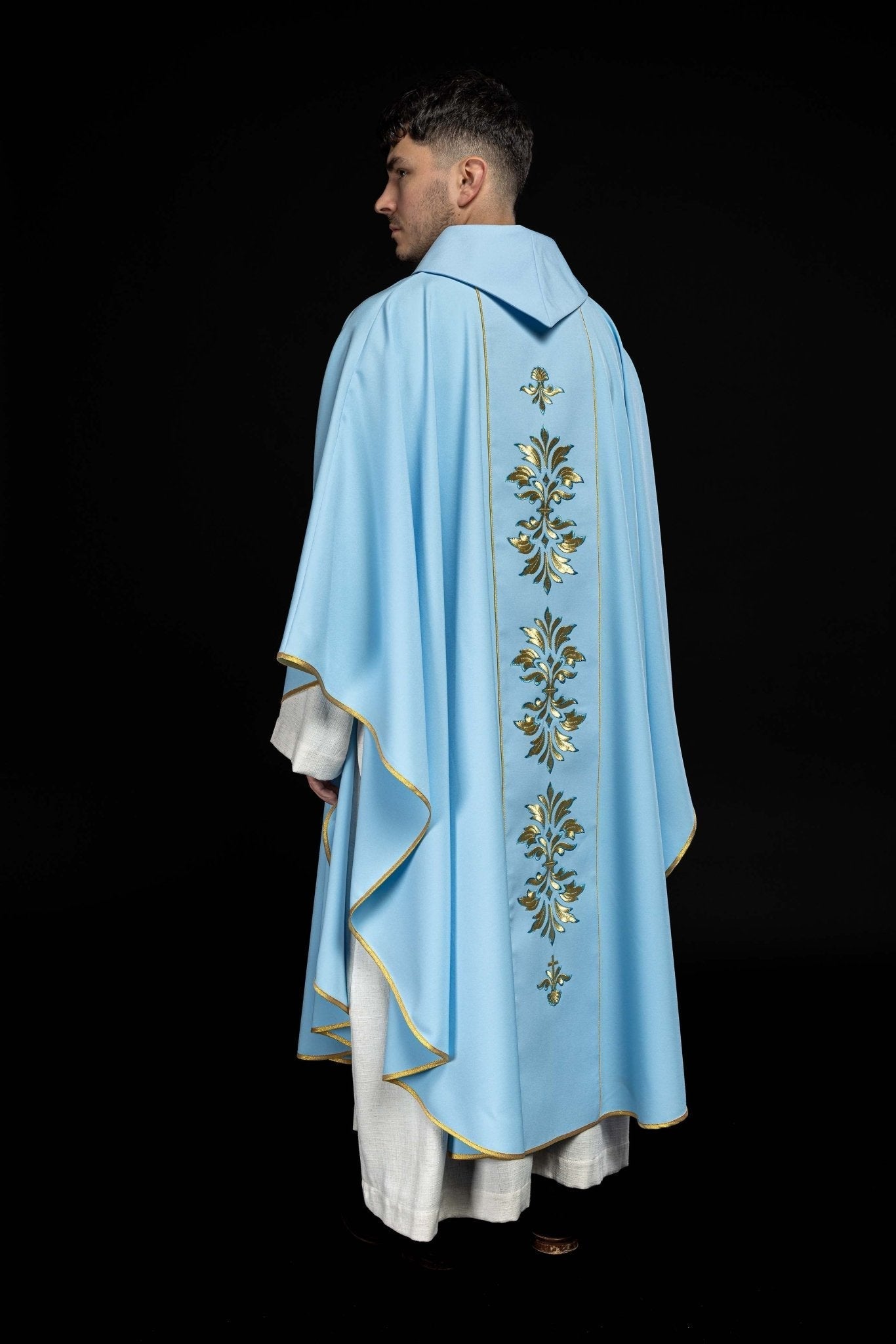 Chasuble brodée avec motif marial Bleu KOR/061/06/01 NIEBIESKI - CHASUBLES.FR