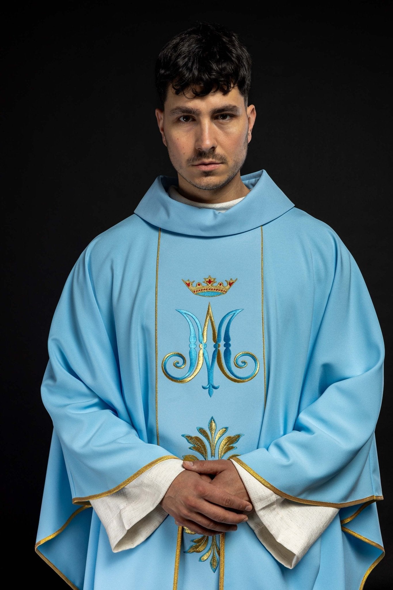 Chasuble brodée avec motif marial Bleu KOR/061/06/01 NIEBIESKI - CHASUBLES.FR