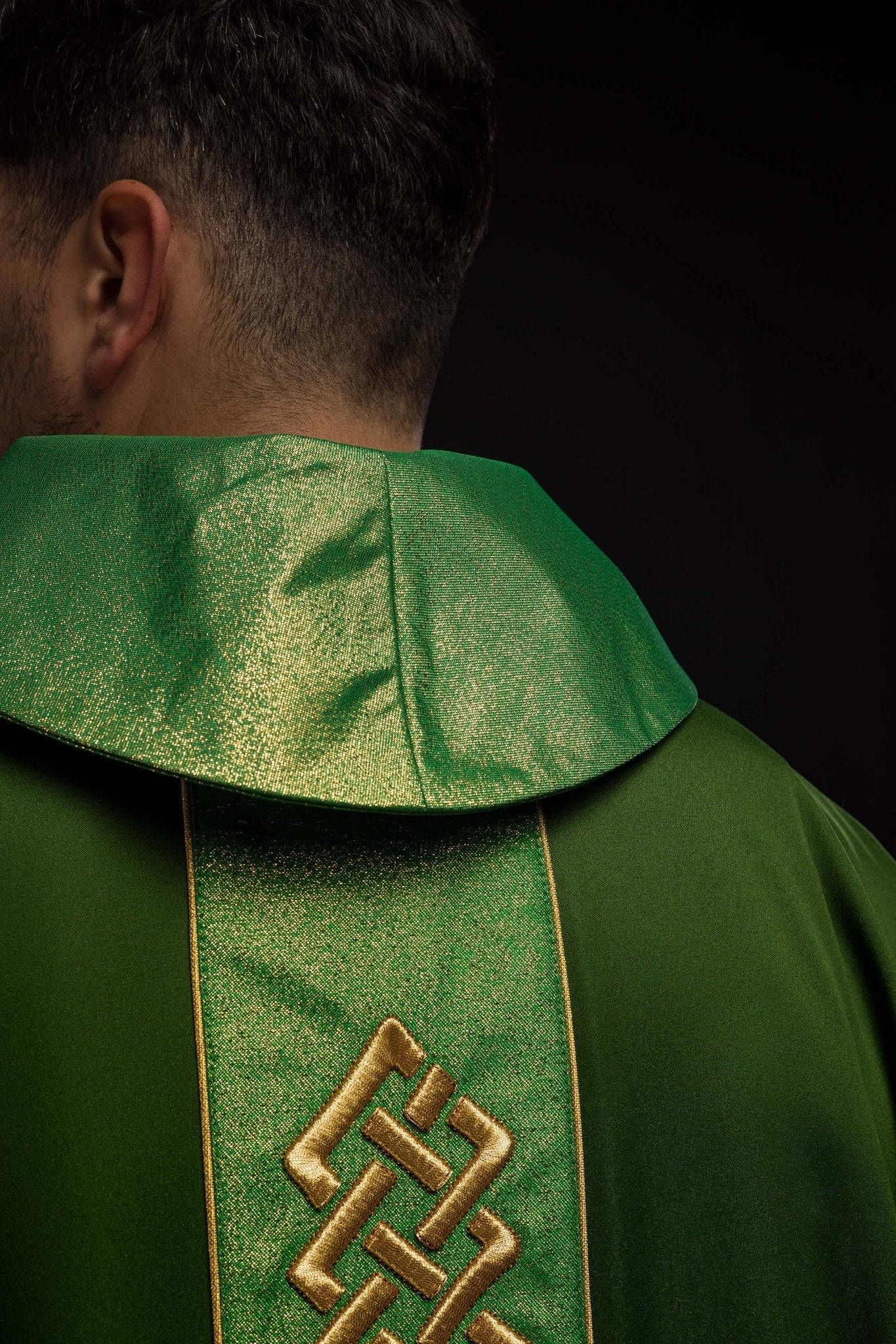 Chasuble brodée Croix verte KOR/266/01/53 - CHASUBLES.FR