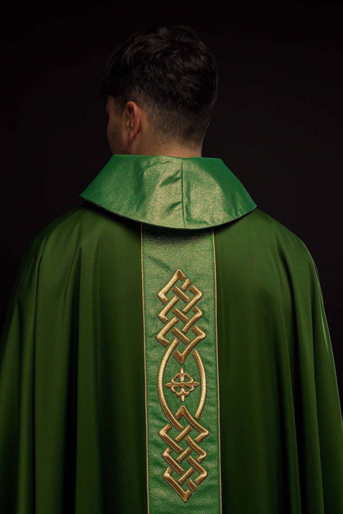 Chasuble brodée Croix verte KOR/266/01/53 - CHASUBLES.FR