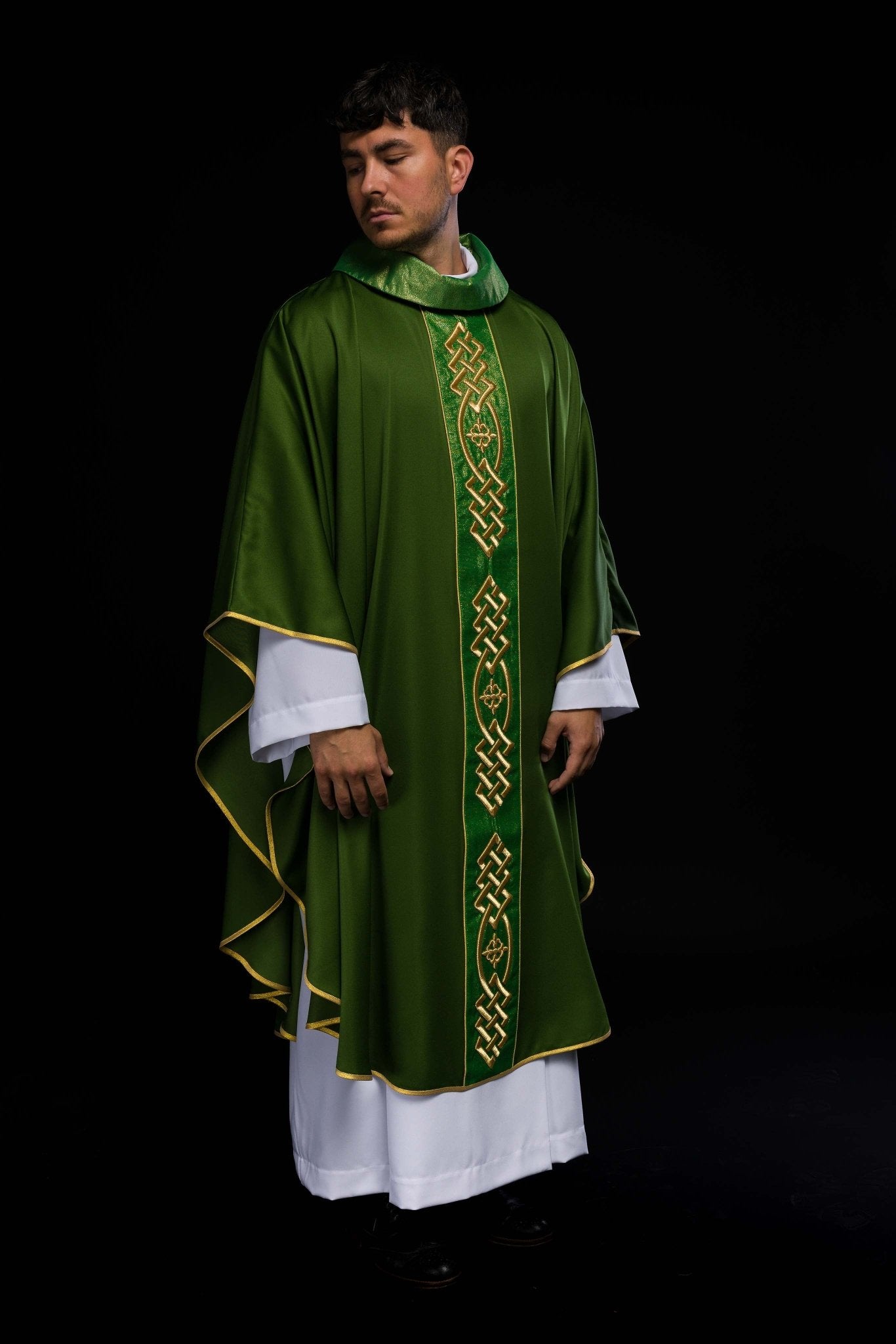 Chasuble brodée Croix verte KOR/266/01/53 - CHASUBLES.FR
