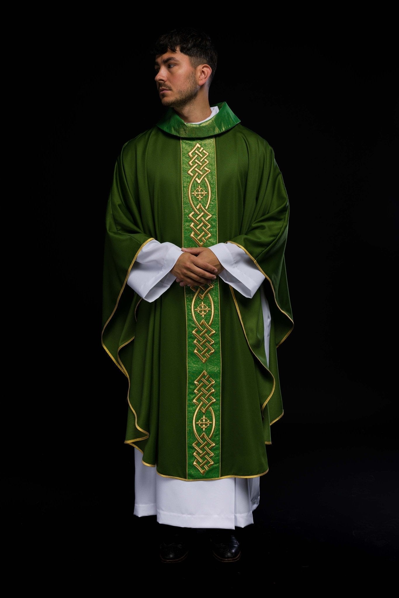Chasuble brodée Croix verte KOR/266/01/53 - CHASUBLES.FR