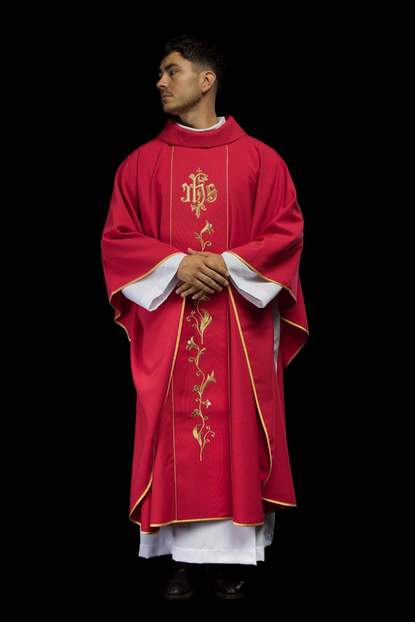 Chasuble brodée IHS avec ornements KOR/189/02/01 CZERWONY - CHASUBLES.FR