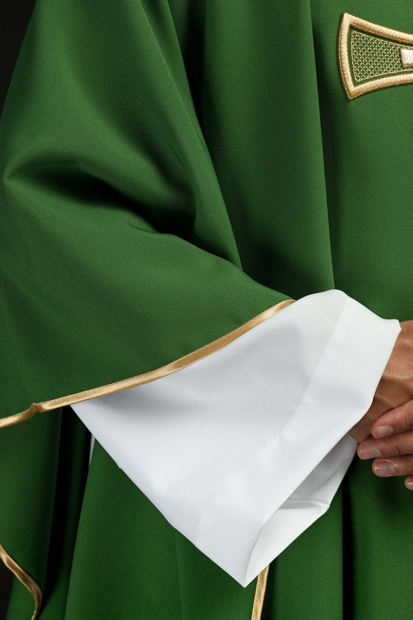 Chasuble brodée IHS Vert KOR/258/01/12 - CHASUBLES.FR