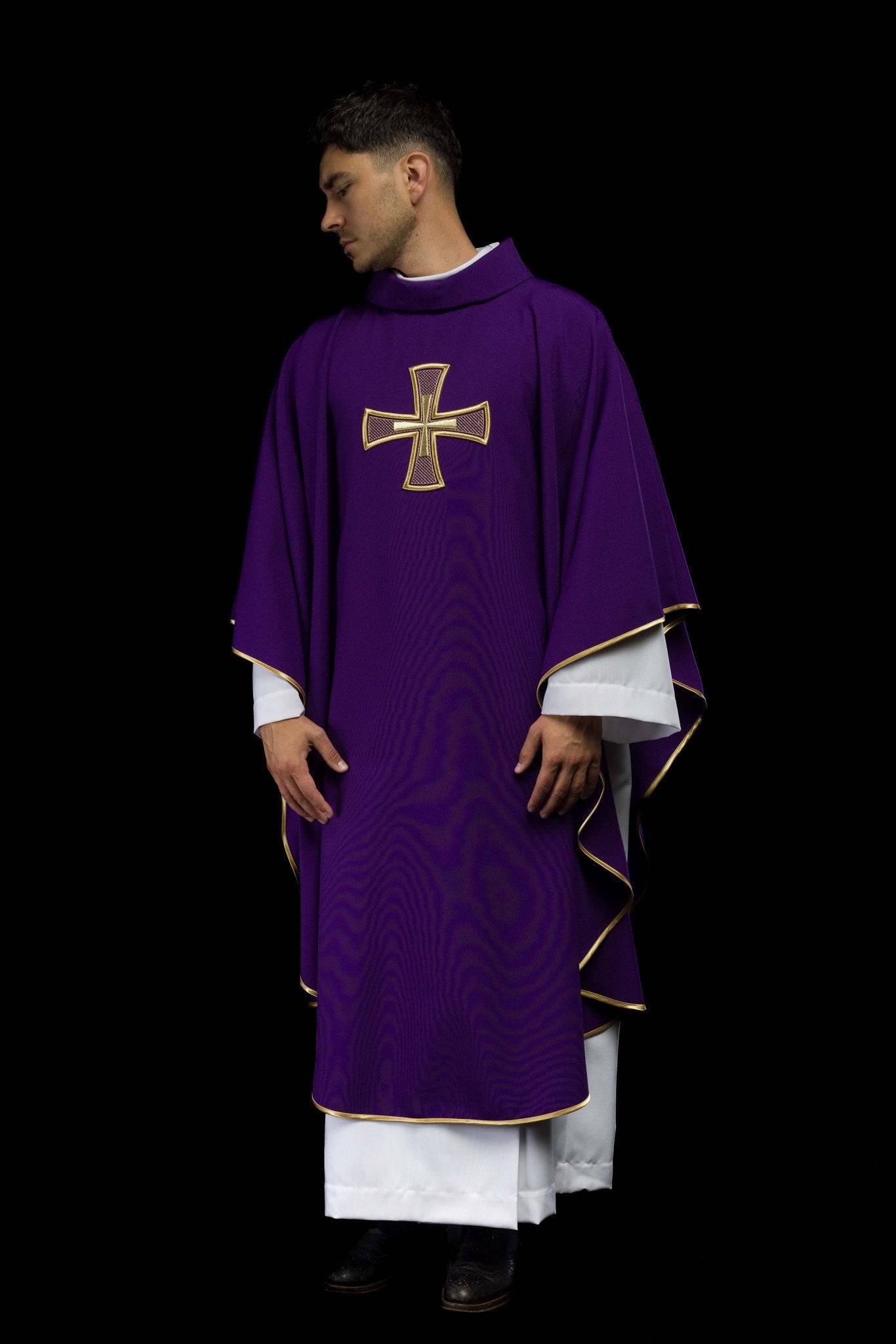 Chasuble brodée IHS Violet KOR/258/03/12 - CHASUBLES.FR