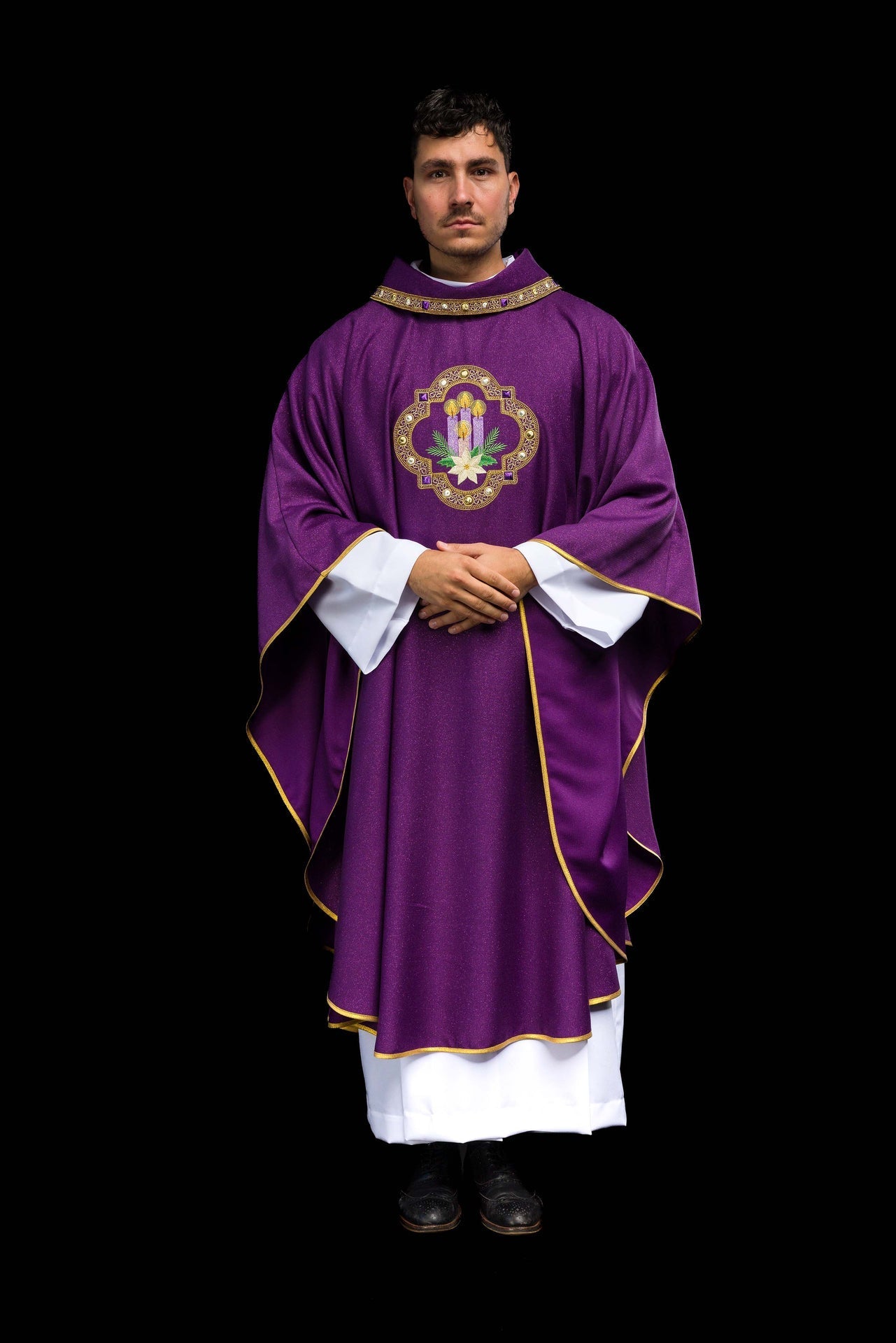 Chasuble brodée pour l’Avent confectionnée dans un tissu satiné S-7076-03-103 - CHASUBLES.FR