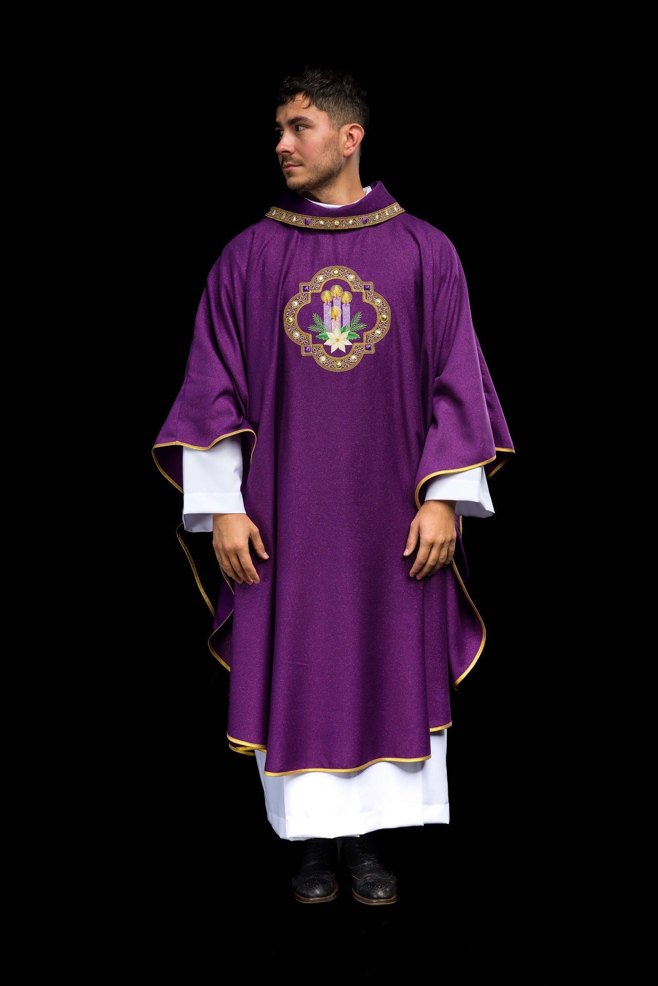 Chasuble brodée pour l’Avent confectionnée dans un tissu satiné S-7076-03-103 - CHASUBLES.FR