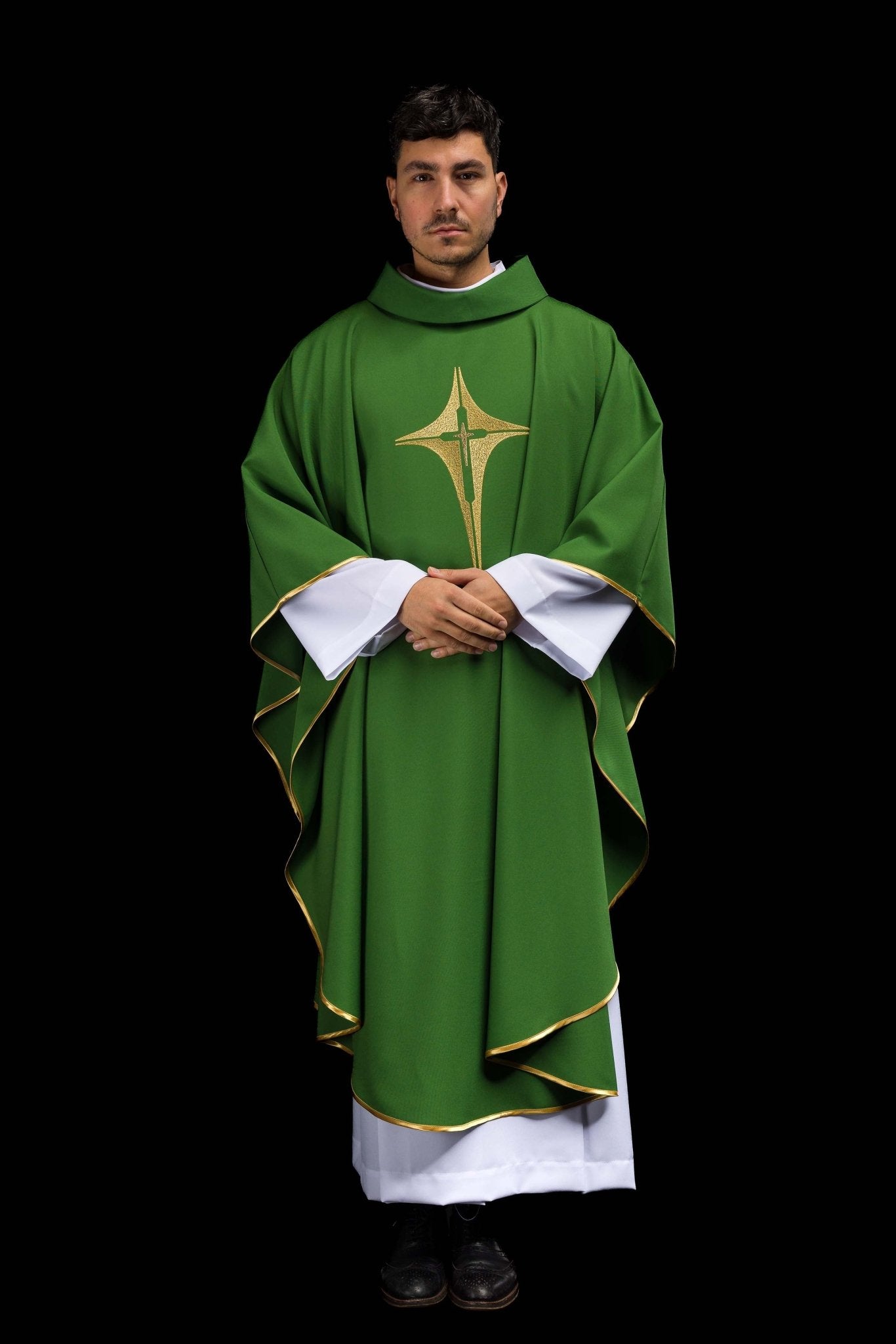 Chasuble brodée verte avec croix KOR/002/01/12 ZIELONY - CHASUBLES.FR