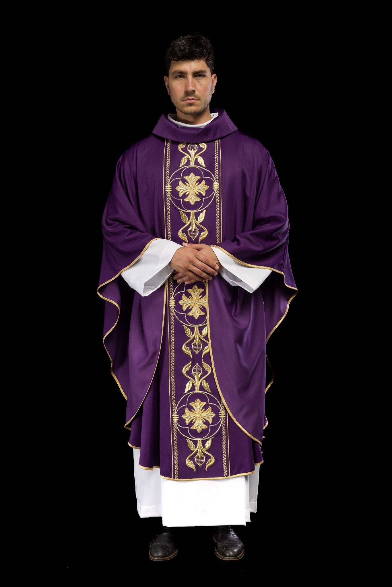 Chasuble brodée violette avec bande décorative KOR/267/03/53 - CHASUBLES.FR