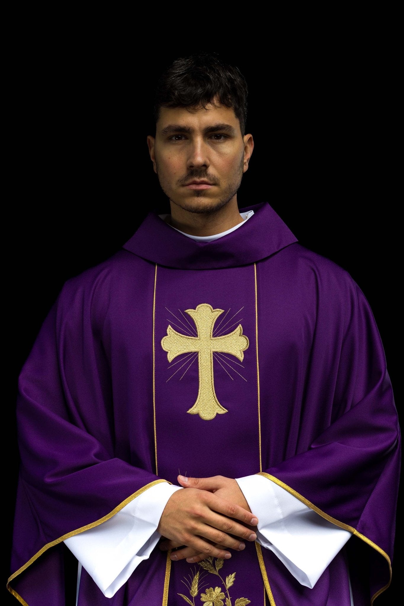 Chasuble Croix et oreilles en violet KOR/375/03/53 FIOLET - CHASUBLES.FR