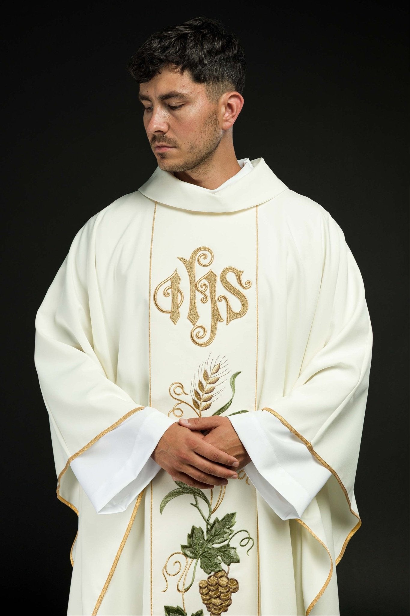 Chasuble de ceinture brodée du symbole IHS, des oreilles et des raisins écrus KOR/117/05/01 ECRU - CHASUBLES.FR