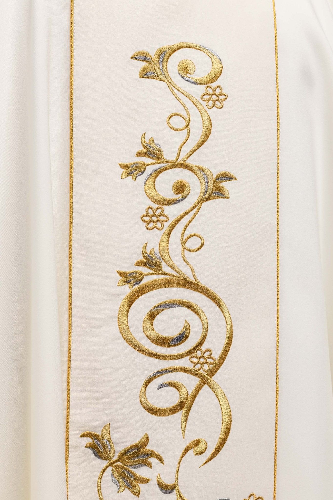 Chasuble de Noël avec l'image de la Sainte Famille KOR/196/05/01 ECRU - CHASUBLES.FR
