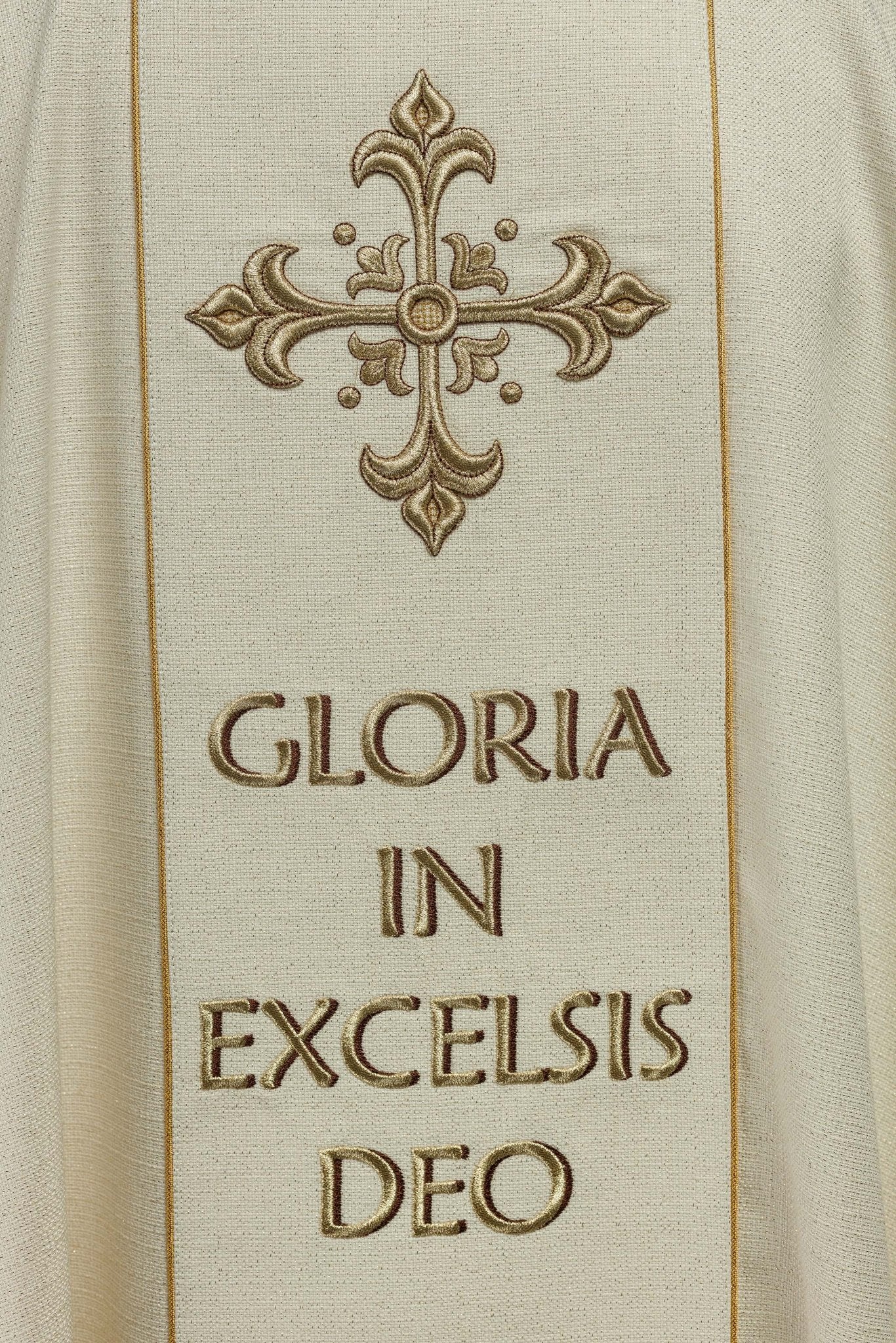 Chasuble de Noël brodée avec l'image de la Sainte Famille KOR/292/05/71 - CHASUBLES.FR