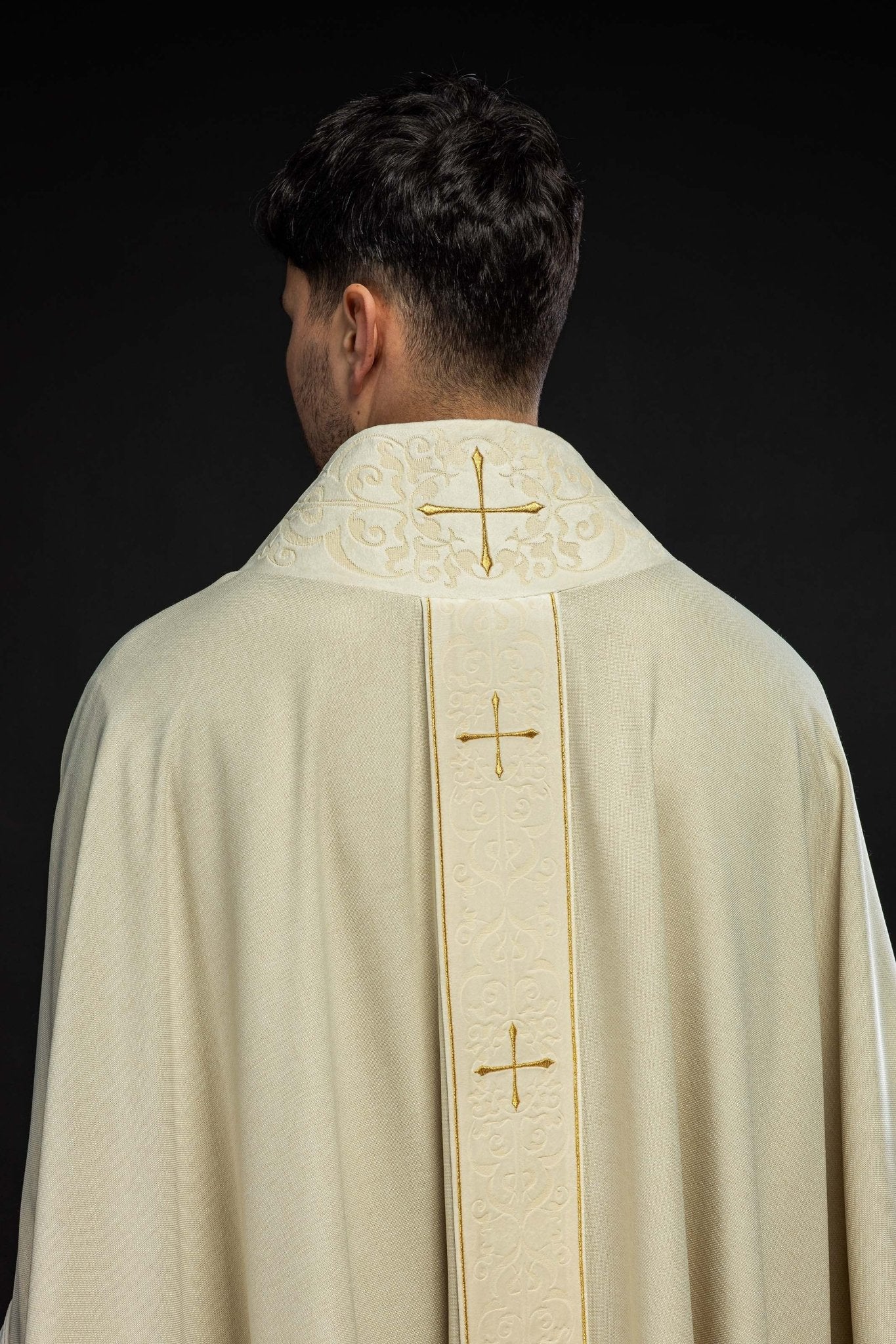 Chasuble écrue avec bande et col brodés de croix LE/7073/05 - CHASUBLES.FR