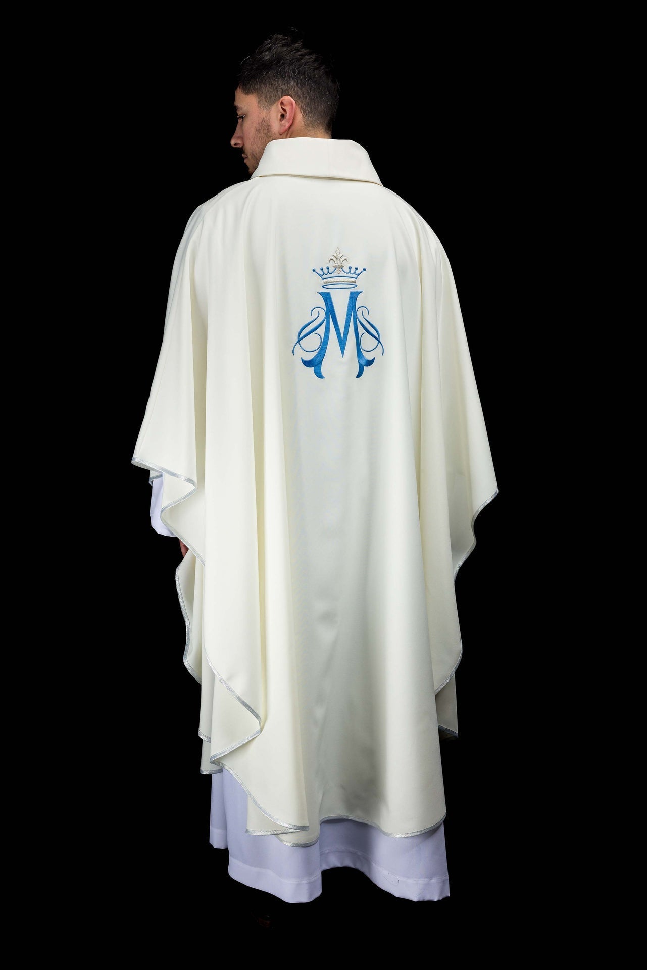 Chasuble écrue brodée avec motif marial KDT/7129/05/01 - CHASUBLES.FR