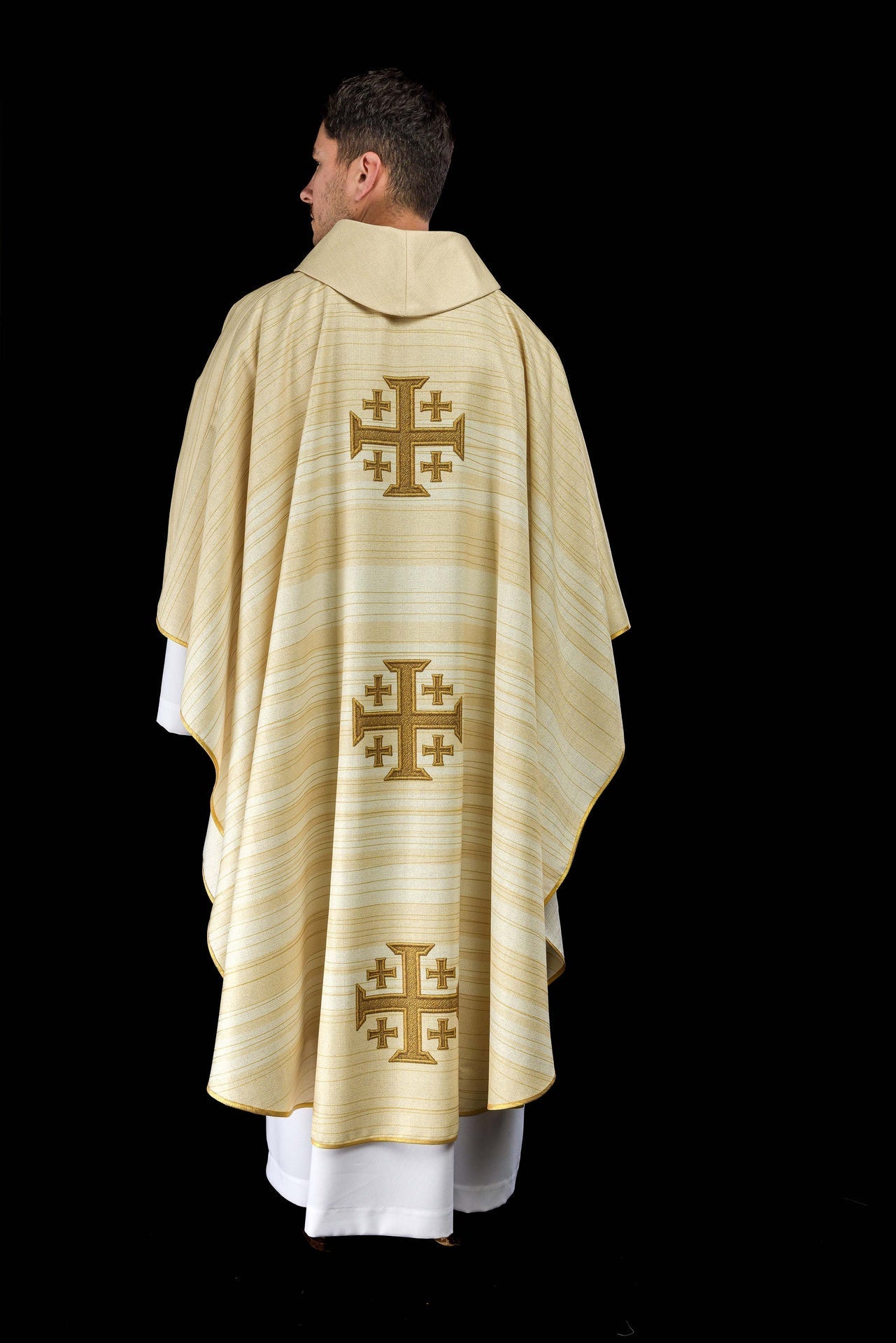 Chasuble écrue imprimée avec la Croix de Jérusalem KOD/7001/05/40 - CHASUBLES.FR