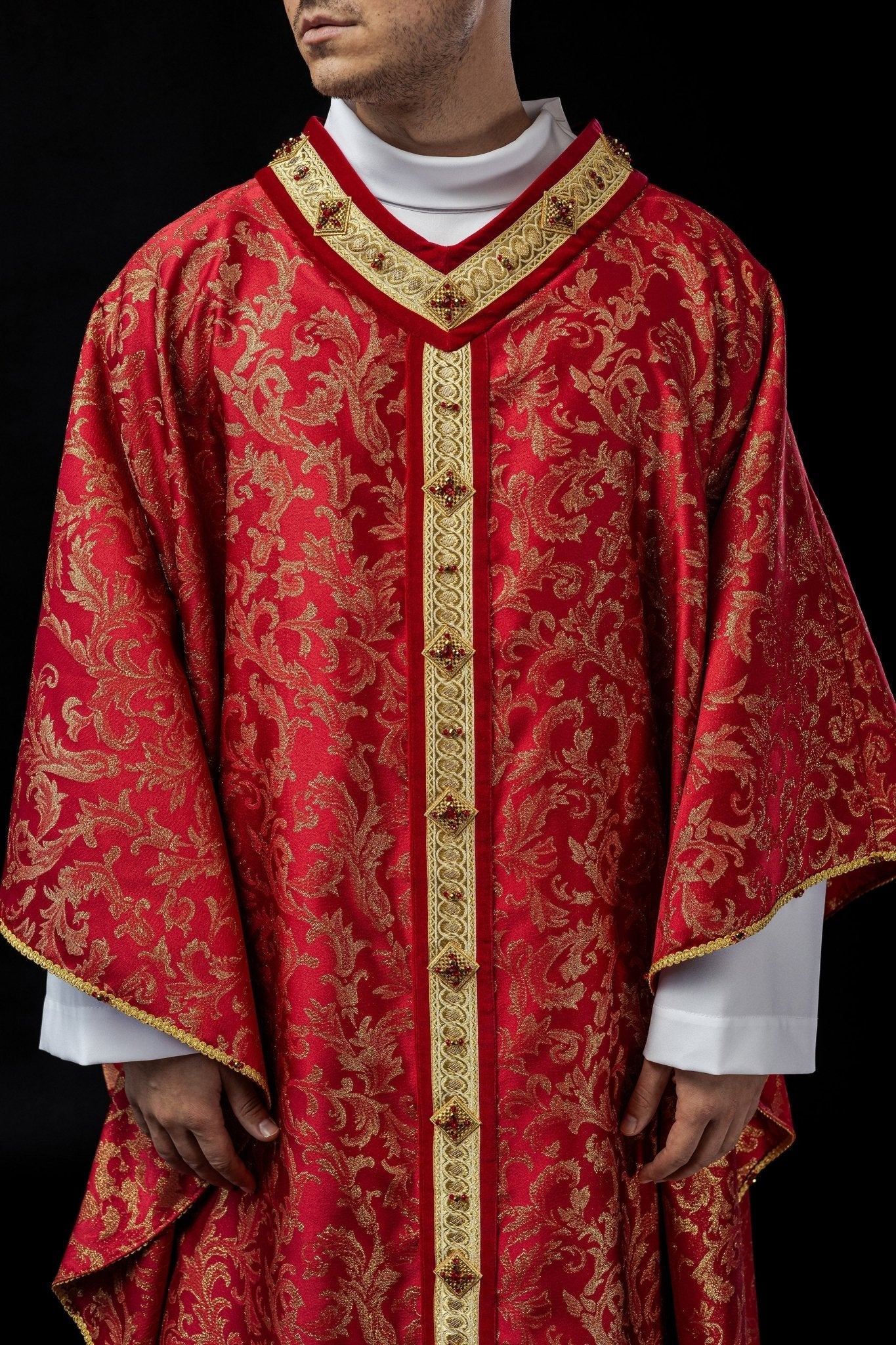 Chasuble faite à la main avec pierres naturelles Fait à la main 7003 HM/7003/02/90 - CHASUBLES.FR