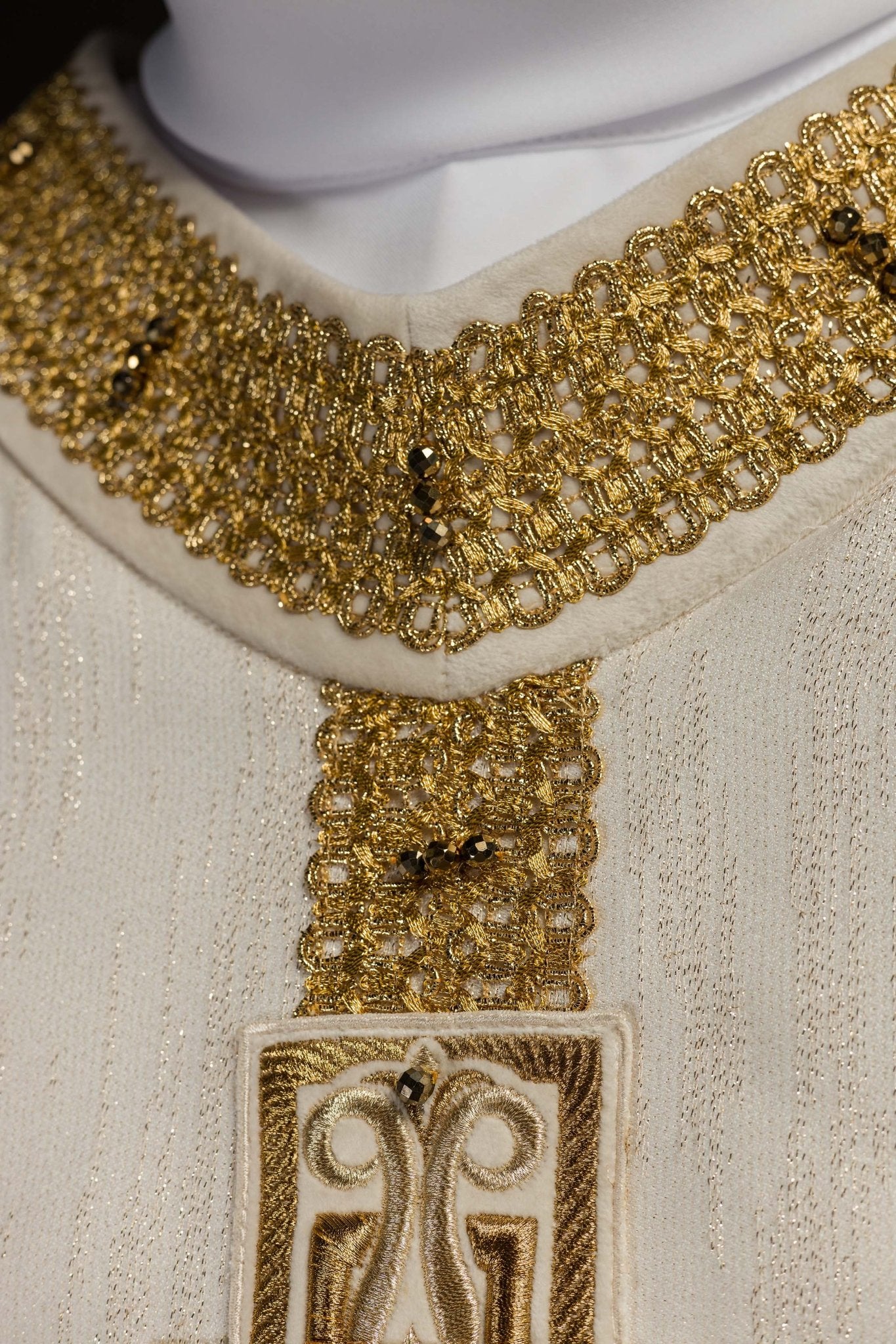 Chasuble faite à la main avec pierres naturelles Handmade 7015 Écru HM/7015/05/99 - CHASUBLES.FR