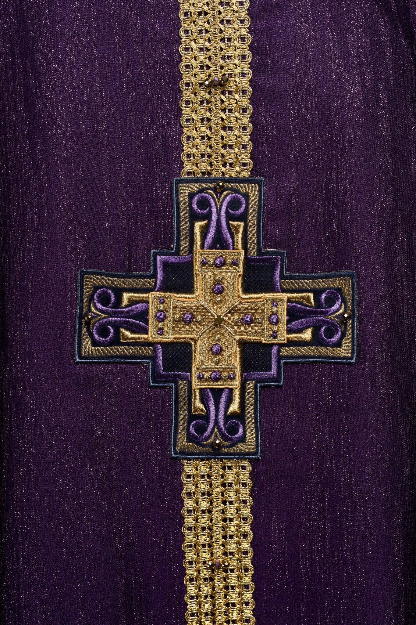 Chasuble faite à la main avec pierres naturelles Handmade 7015 Violet HM/7015/03/99 - CHASUBLES.FR