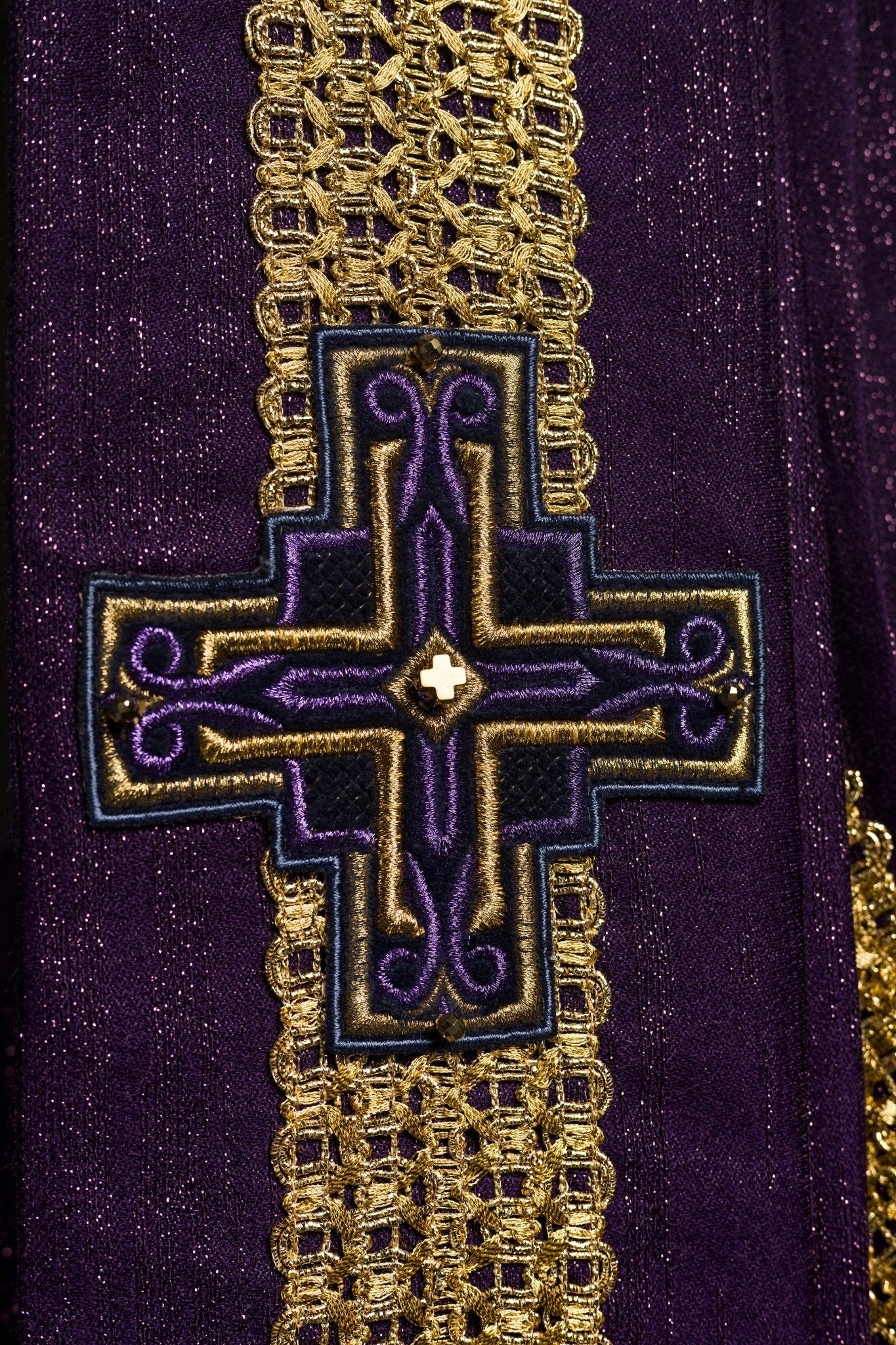 Chasuble faite à la main avec pierres naturelles Handmade 7015 Violet HM/7015/03/99 - CHASUBLES.FR