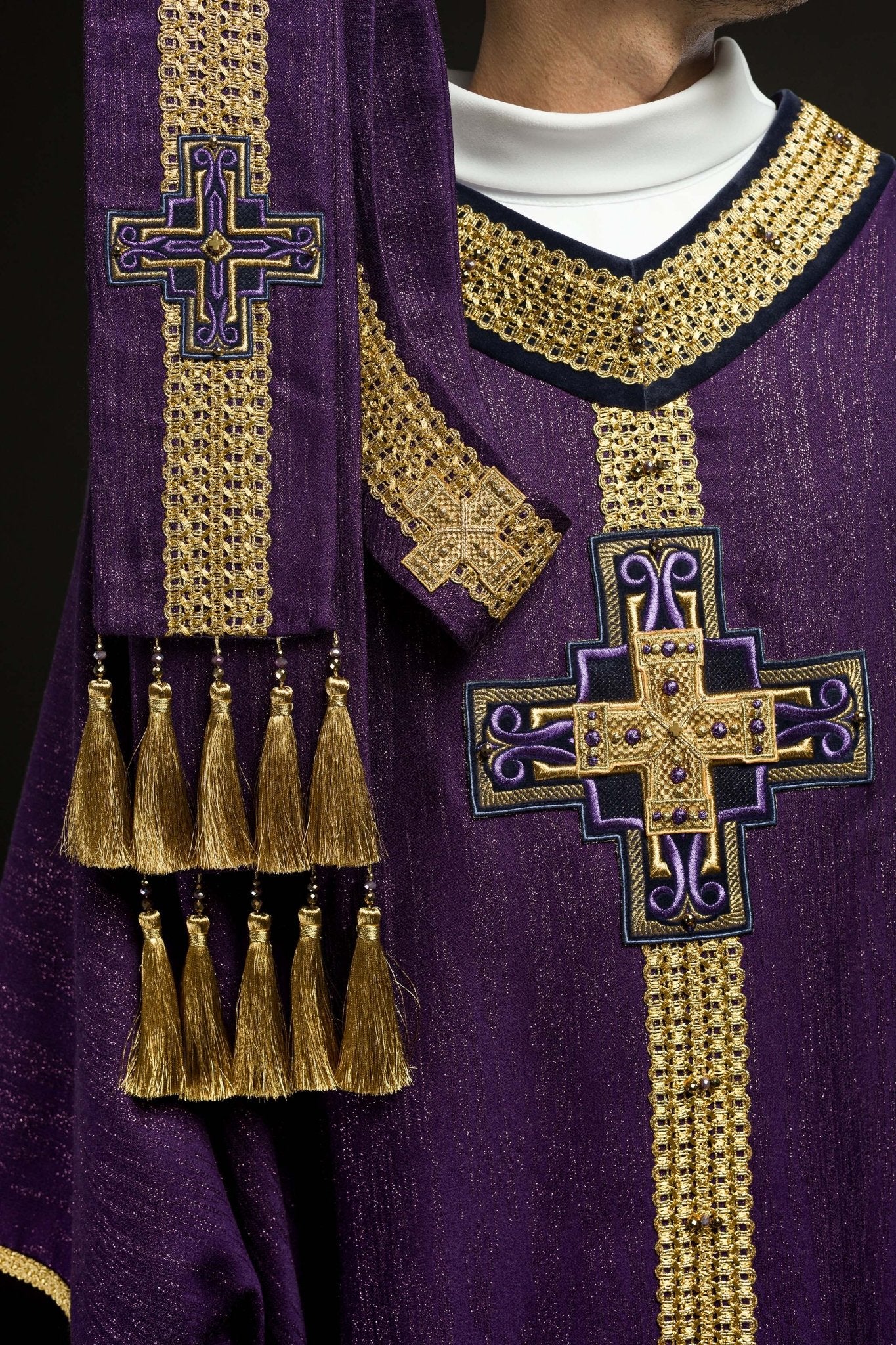 Chasuble faite à la main avec pierres naturelles Handmade 7015 Violet HM/7015/03/99 - CHASUBLES.FR
