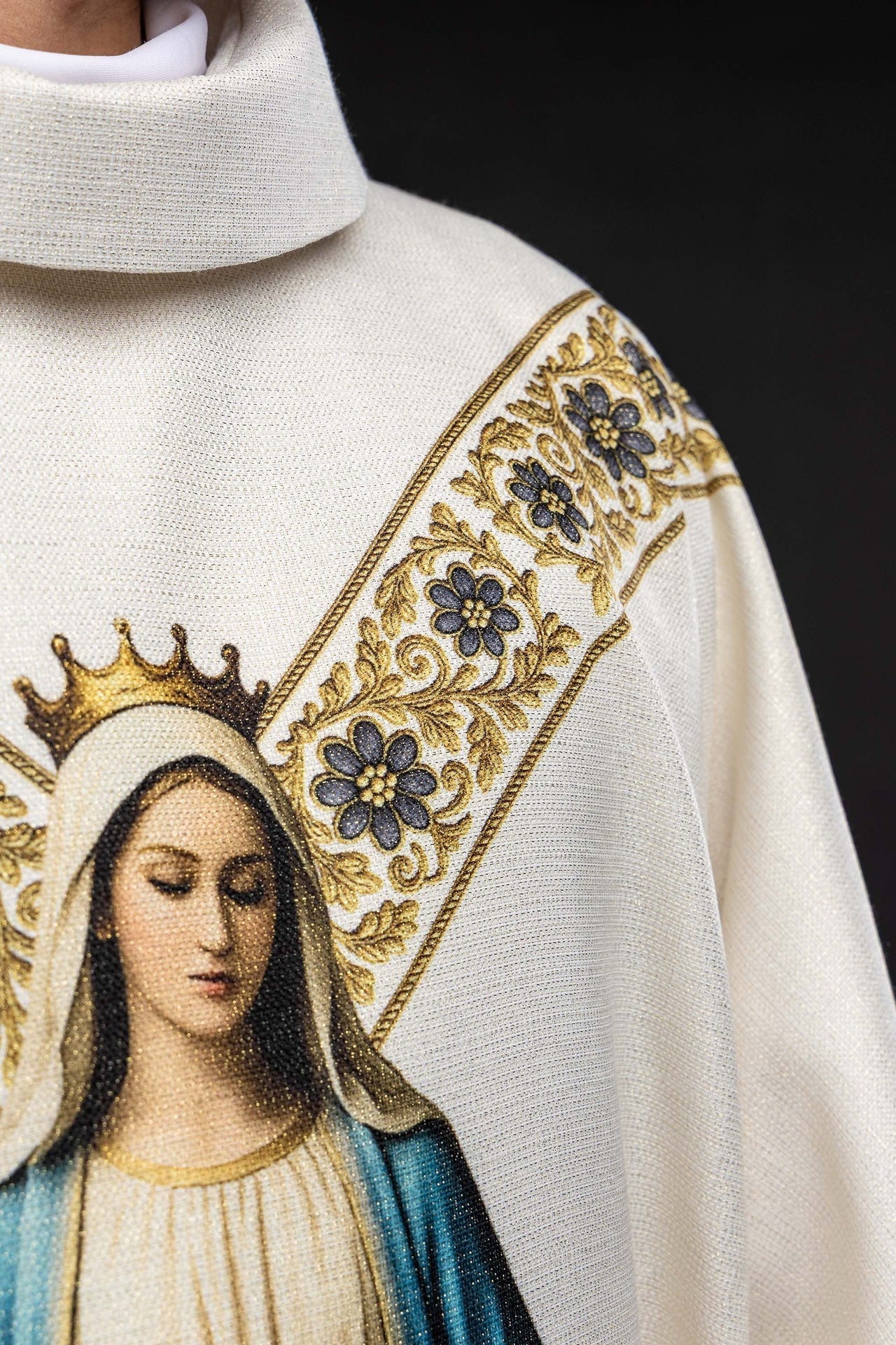 Chasuble imprimée avec l’image de l’Immaculée Conception KOD/7007/05/40 - CHASUBLES.FR