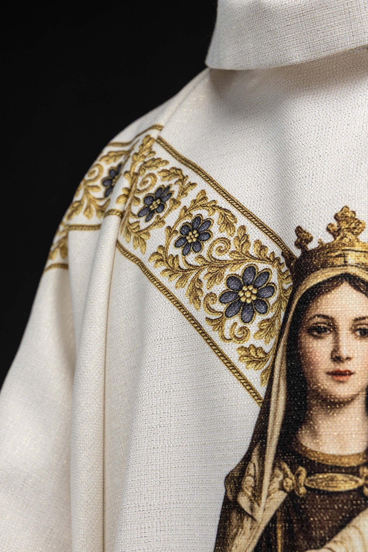 Chasuble imprimée avec l’image de Notre - Dame du Mont Carmel KOD/7004/05/40 - CHASUBLES.FR