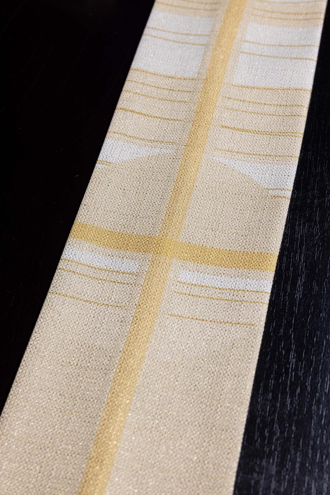 Chasuble imprimée écrue avec motif de croix KOD/7010/05/40 - CHASUBLES.FR