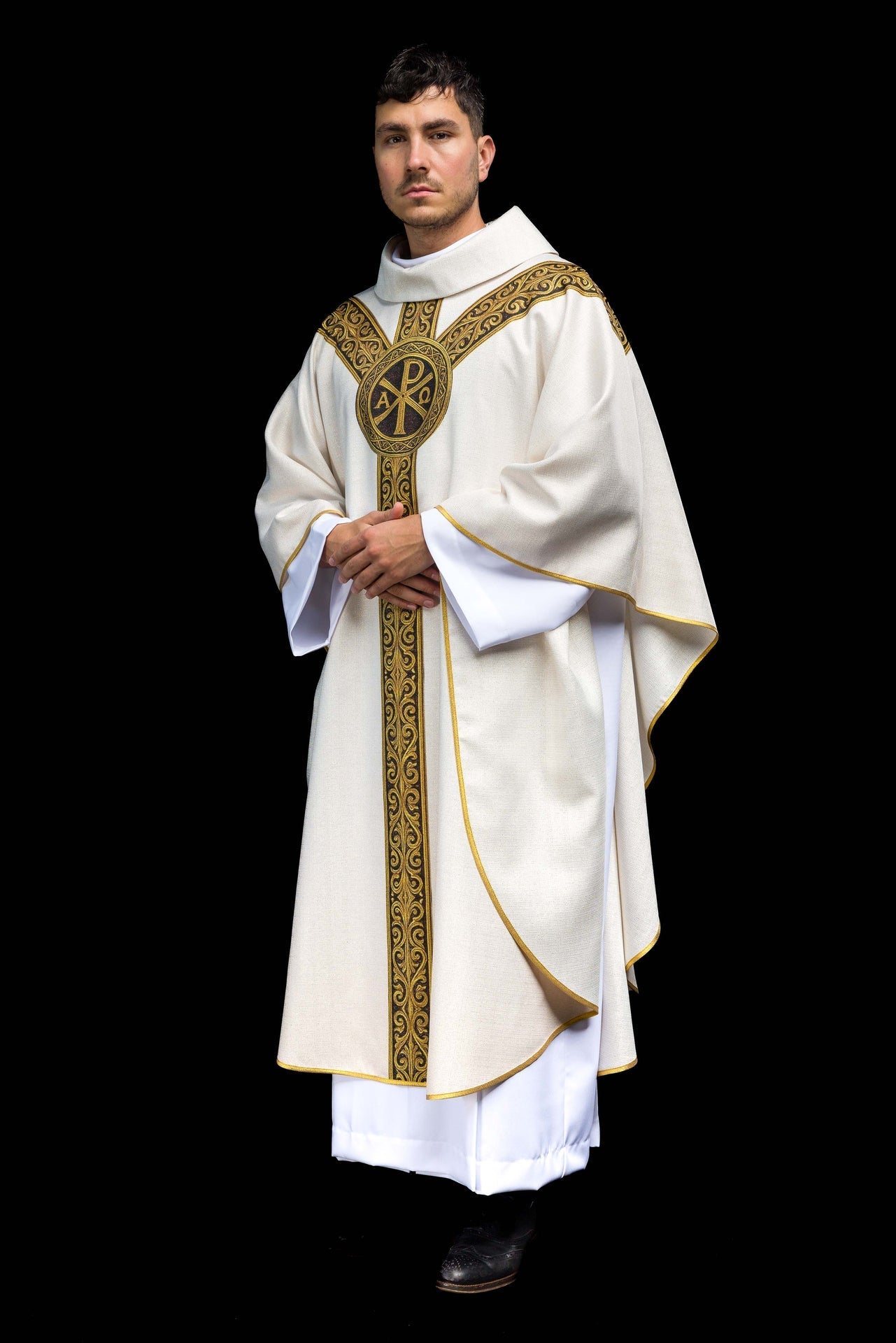 Chasuble imprimée Pax écru avec riche ornements dorés KOD/7009/05/40 - CHASUBLES.FR