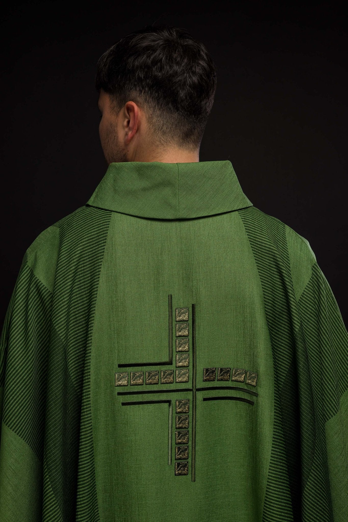 Chasuble litúrgico verde con cruz HA7036 - 01 ZIELONY - CHASUBLES.FR