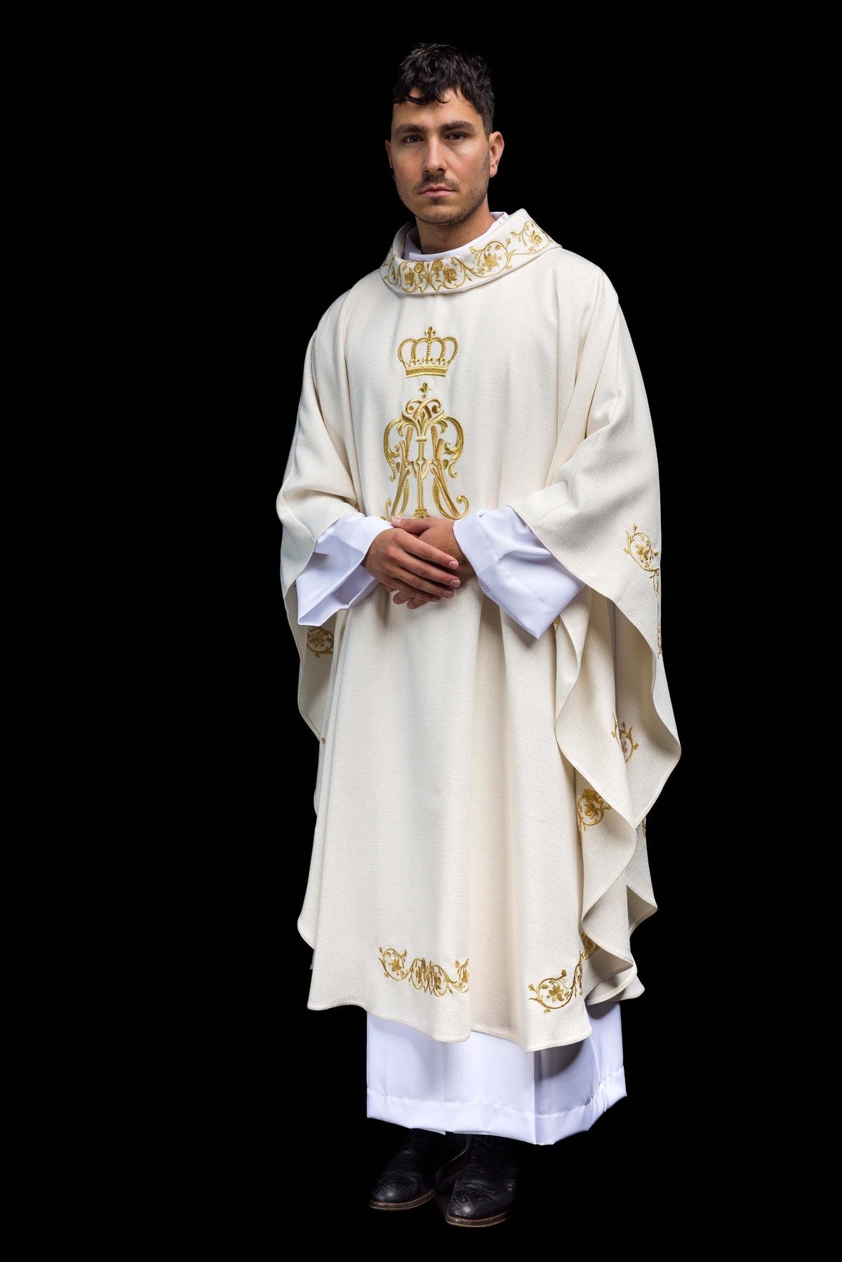 Chasuble liturgique avec armoiries mariales et couronne brodées S-7064-05-71 - CHASUBLES.FR