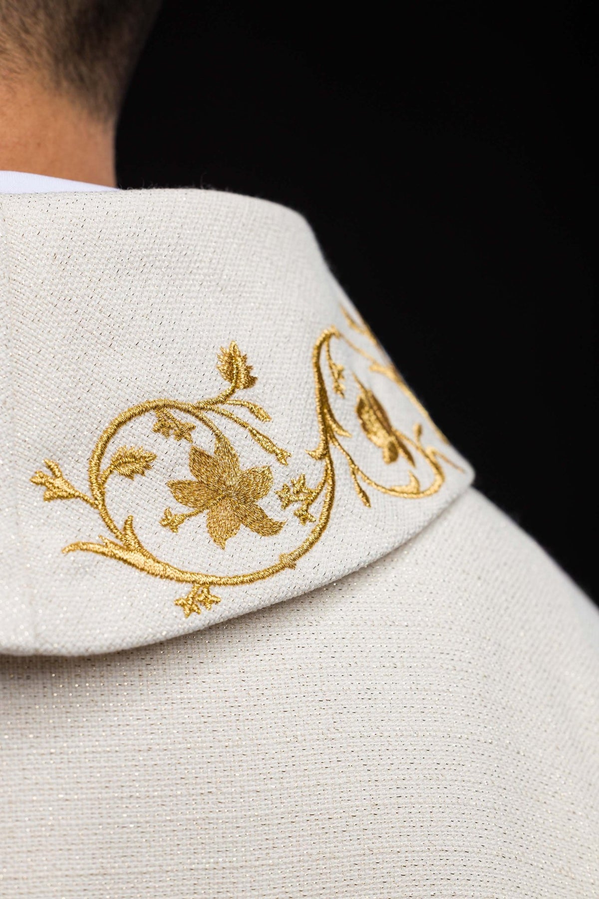 Chasuble liturgique avec armoiries mariales et couronne brodées S-7064-05-71 - CHASUBLES.FR