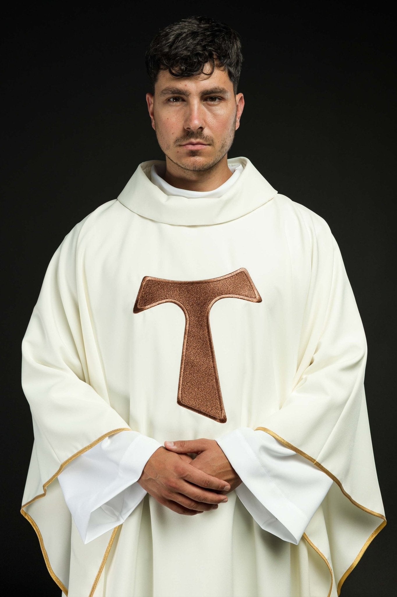 Chasuble liturgique avec croix franciscaine KOR/180/05/01 ECRU - CHASUBLES.FR