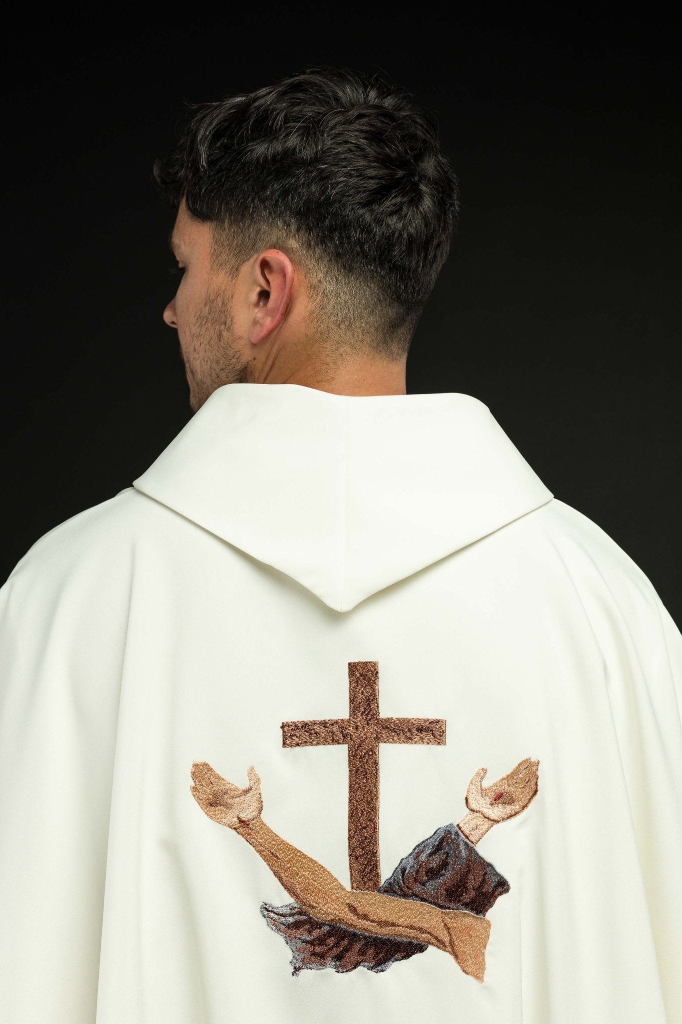 Chasuble liturgique avec croix franciscaine KOR/180/05/01 ECRU - CHASUBLES.FR