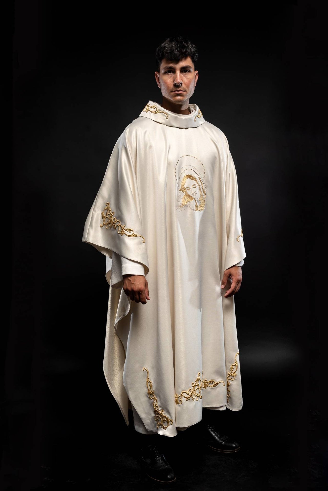 Chasuble liturgique avec l'image de la Vierge des câlins S-7055-05-54 - CHASUBLES.FR